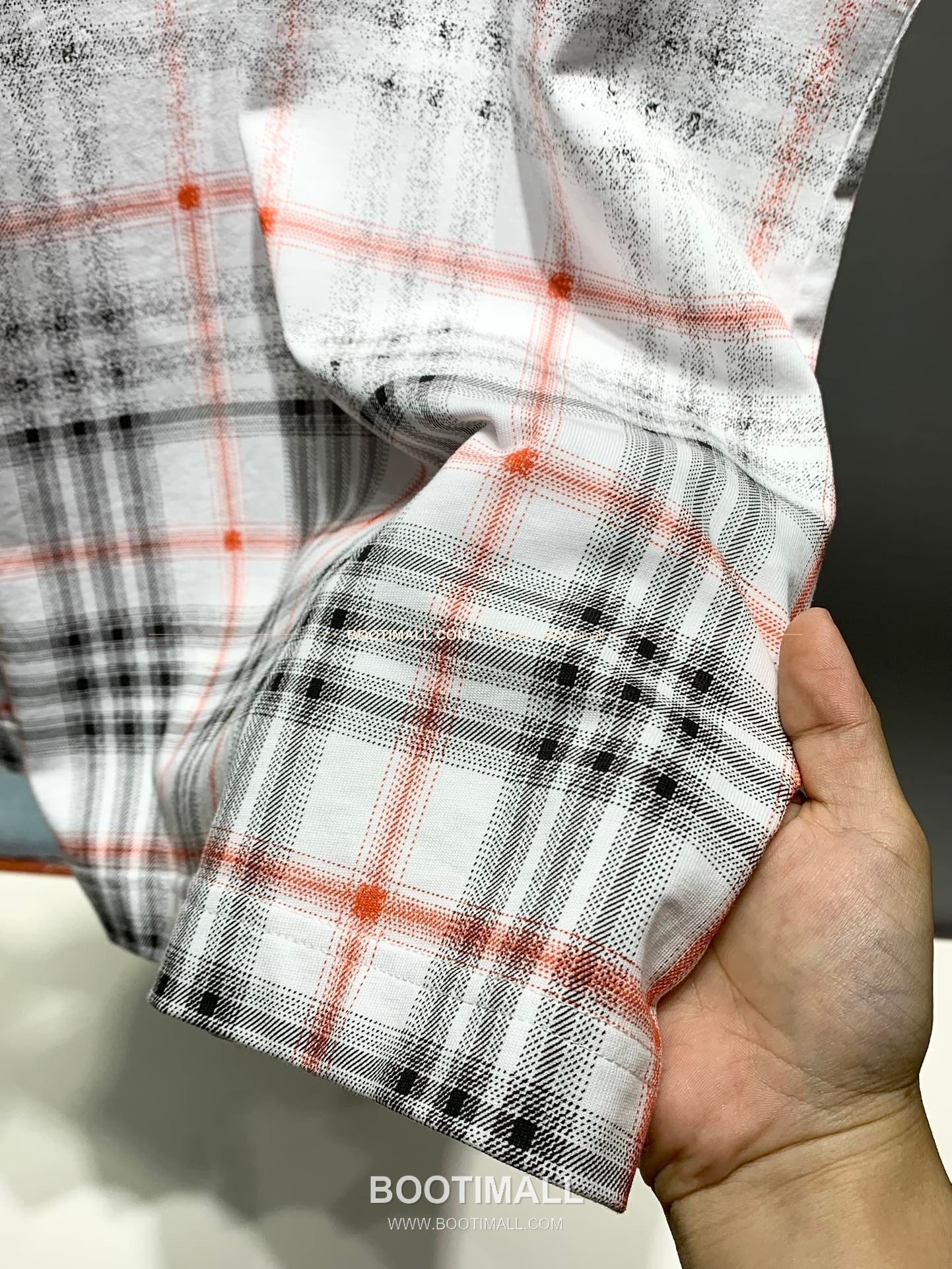 버버리 워싱코튼 그라데이션 체크 레귤러핏 반팔 티셔츠 Burberry Washed Cotton Gradient Check Regular Fit T-Shirt 9