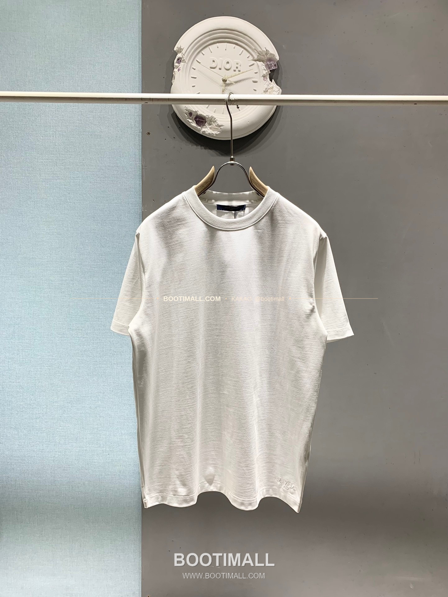 루이비통 코튼 로고자수 패치 레귤러핏 반팔 티셔츠 Louis Vuitton Cotton Logo Embroidery Patch Regular Fit T-Shirt 1