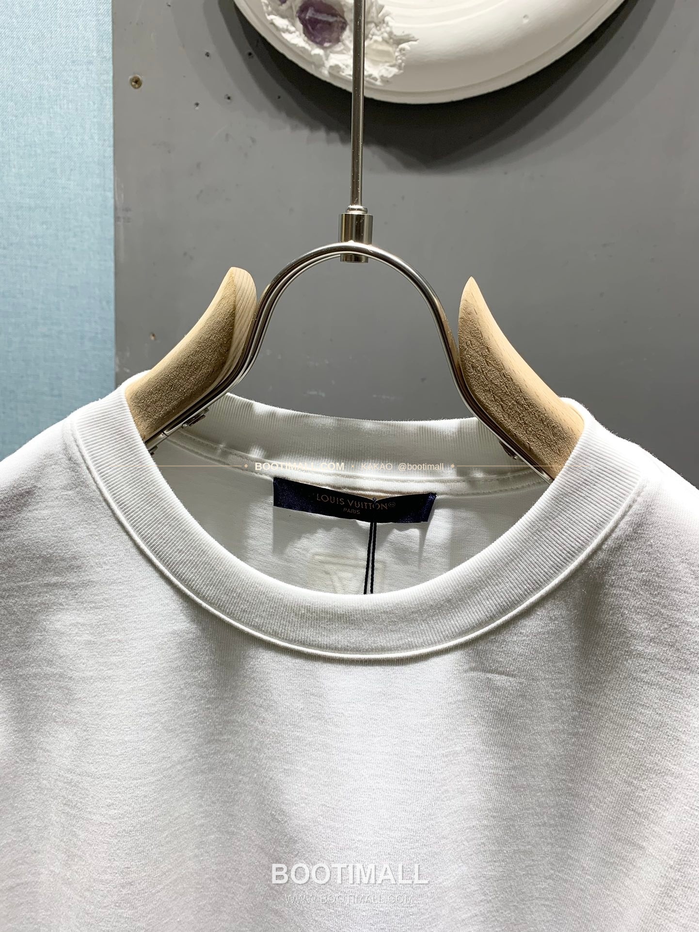 루이비통 코튼 로고자수 패치 레귤러핏 반팔 티셔츠 Louis Vuitton Cotton Logo Embroidery Patch Regular Fit T-Shirt 2