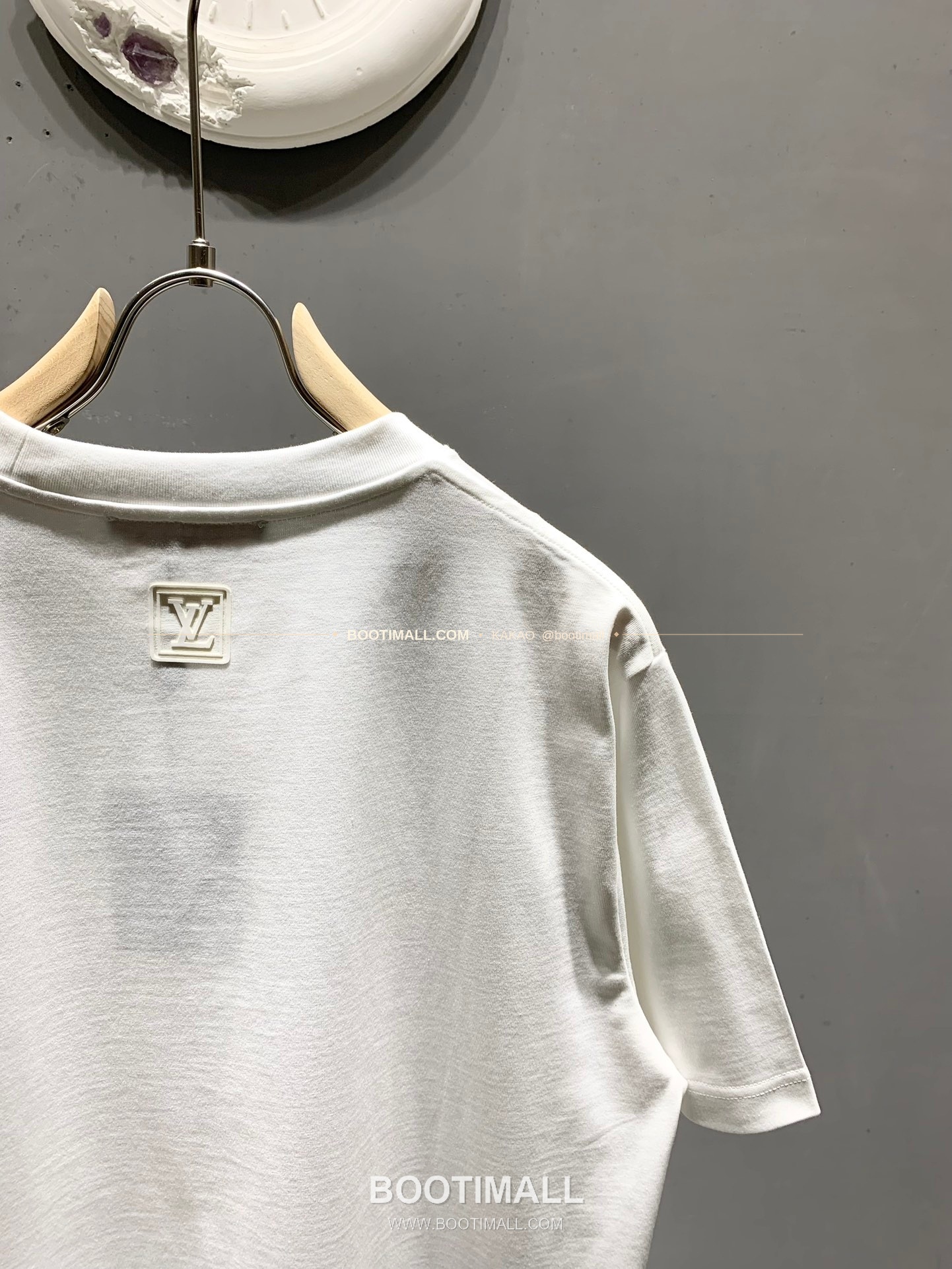 루이비통 코튼 로고자수 패치 레귤러핏 반팔 티셔츠 Louis Vuitton Cotton Logo Embroidery Patch Regular Fit T-Shirt 7