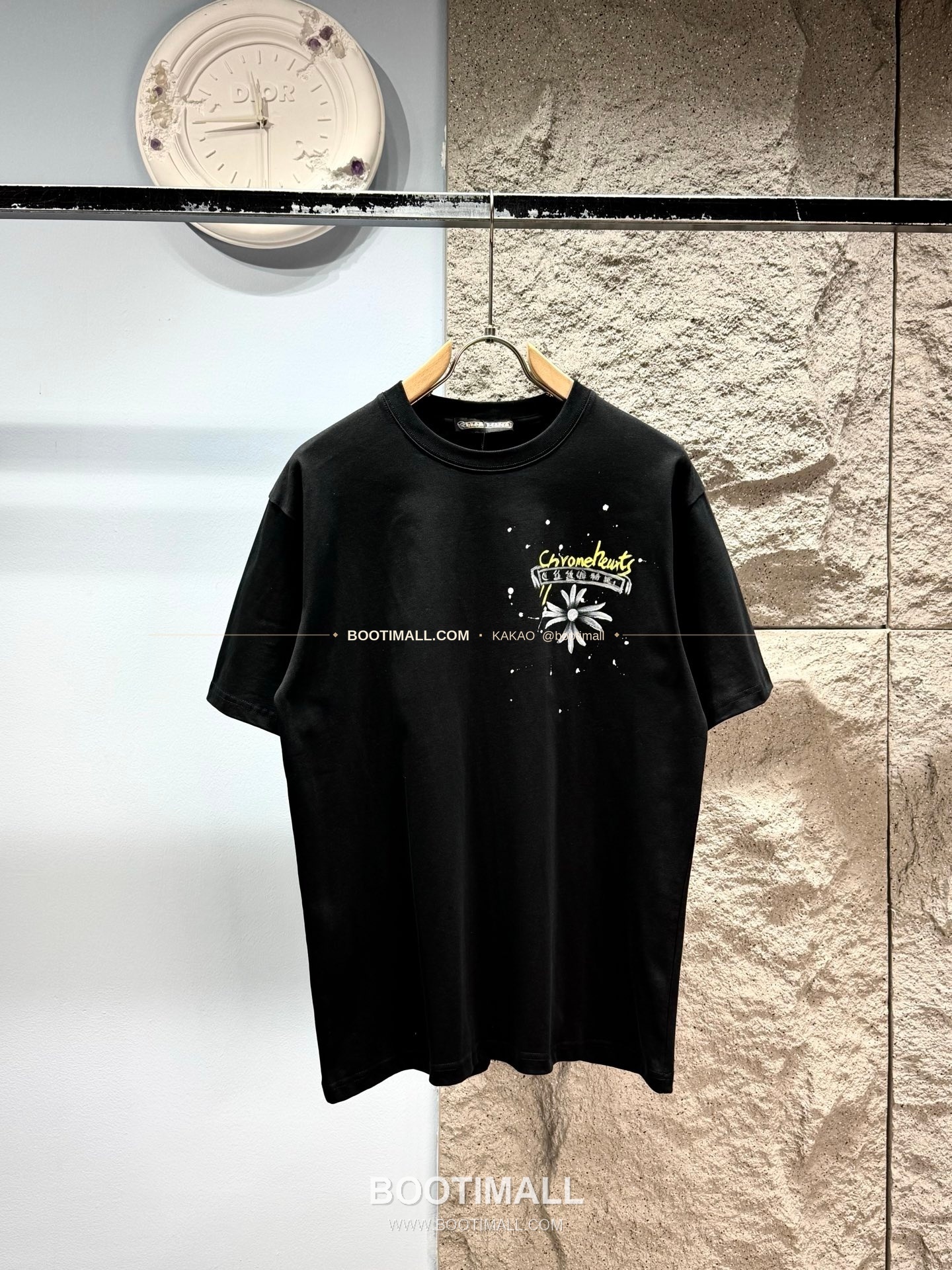 크롬하츠 헤비코튼 그래피티 로고 루즈핏 반팔 티셔츠 Chrome Hearts Heavy Cotton Graffiti Logo Loose Fit T-Shirt SG26306 1
