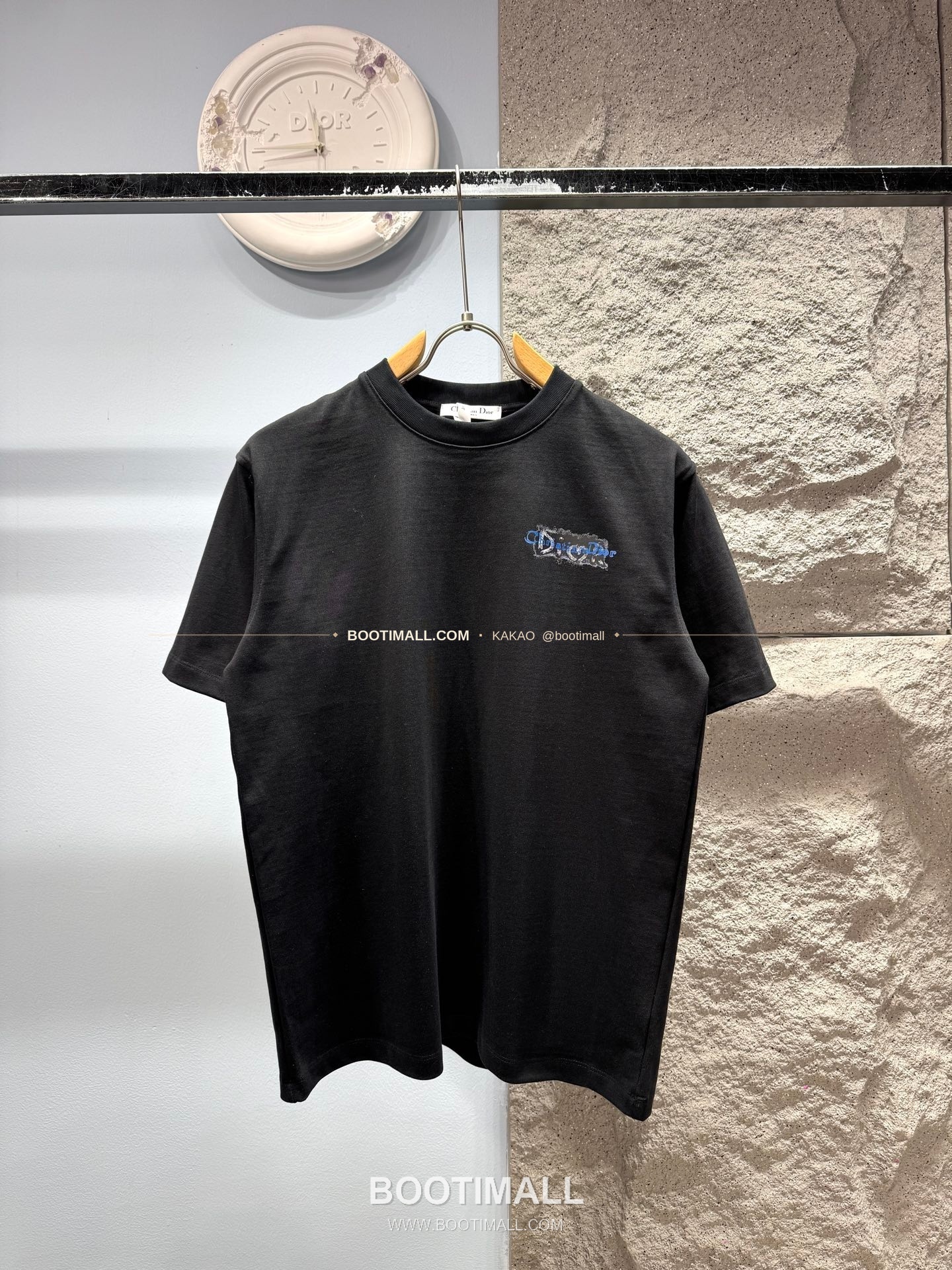 디올 헤비코튼 그래피티 로고 루즈핏 반팔 티셔츠 Dior Heavy Cotton Graffiti Logo Loose Fit T-Shirt AMC6869 1