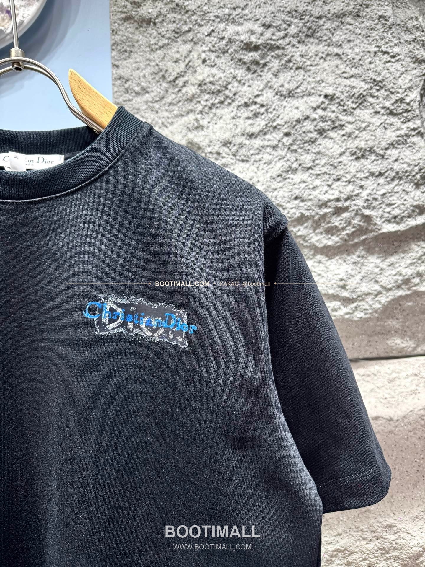 디올 헤비코튼 그래피티 로고 루즈핏 반팔 티셔츠 Dior Heavy Cotton Graffiti Logo Loose Fit T-Shirt AMC6869 3