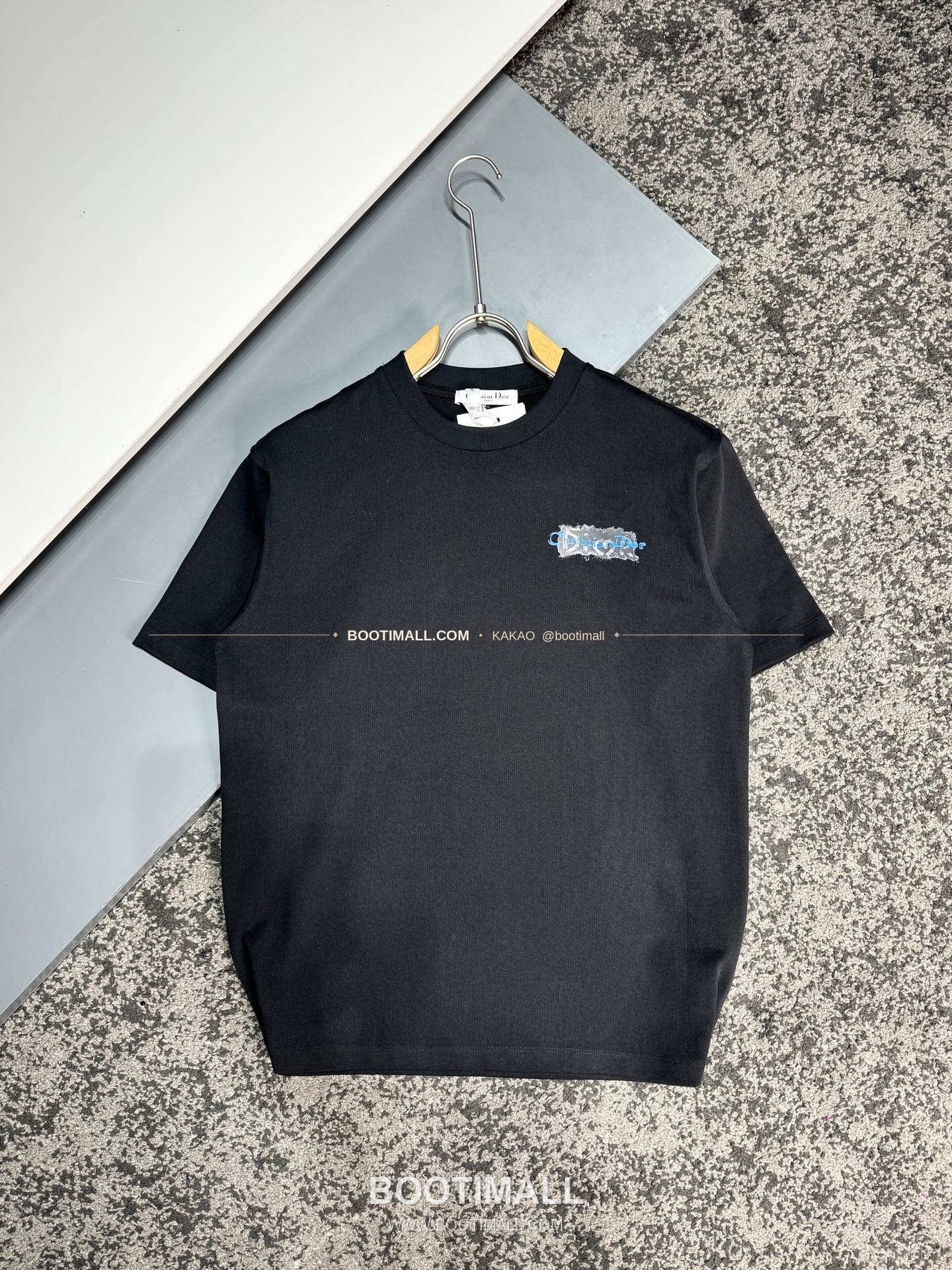 디올 헤비코튼 그래피티 로고 루즈핏 반팔 티셔츠 Dior Heavy Cotton Graffiti Logo Loose Fit T-Shirt AMC6869 2