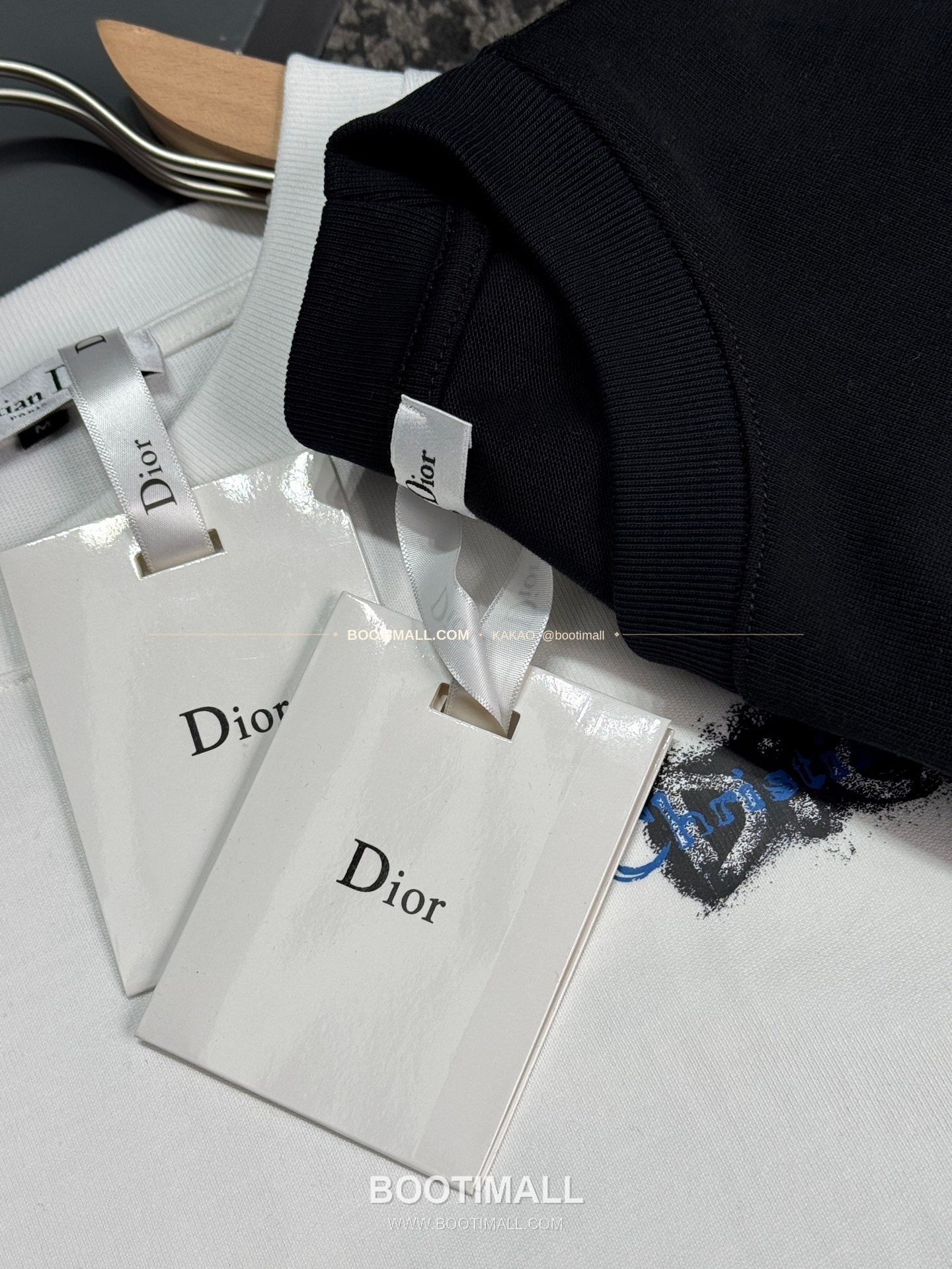 디올 헤비코튼 그래피티 로고 루즈핏 반팔 티셔츠 Dior Heavy Cotton Graffiti Logo Loose Fit T-Shirt AMC6869 4