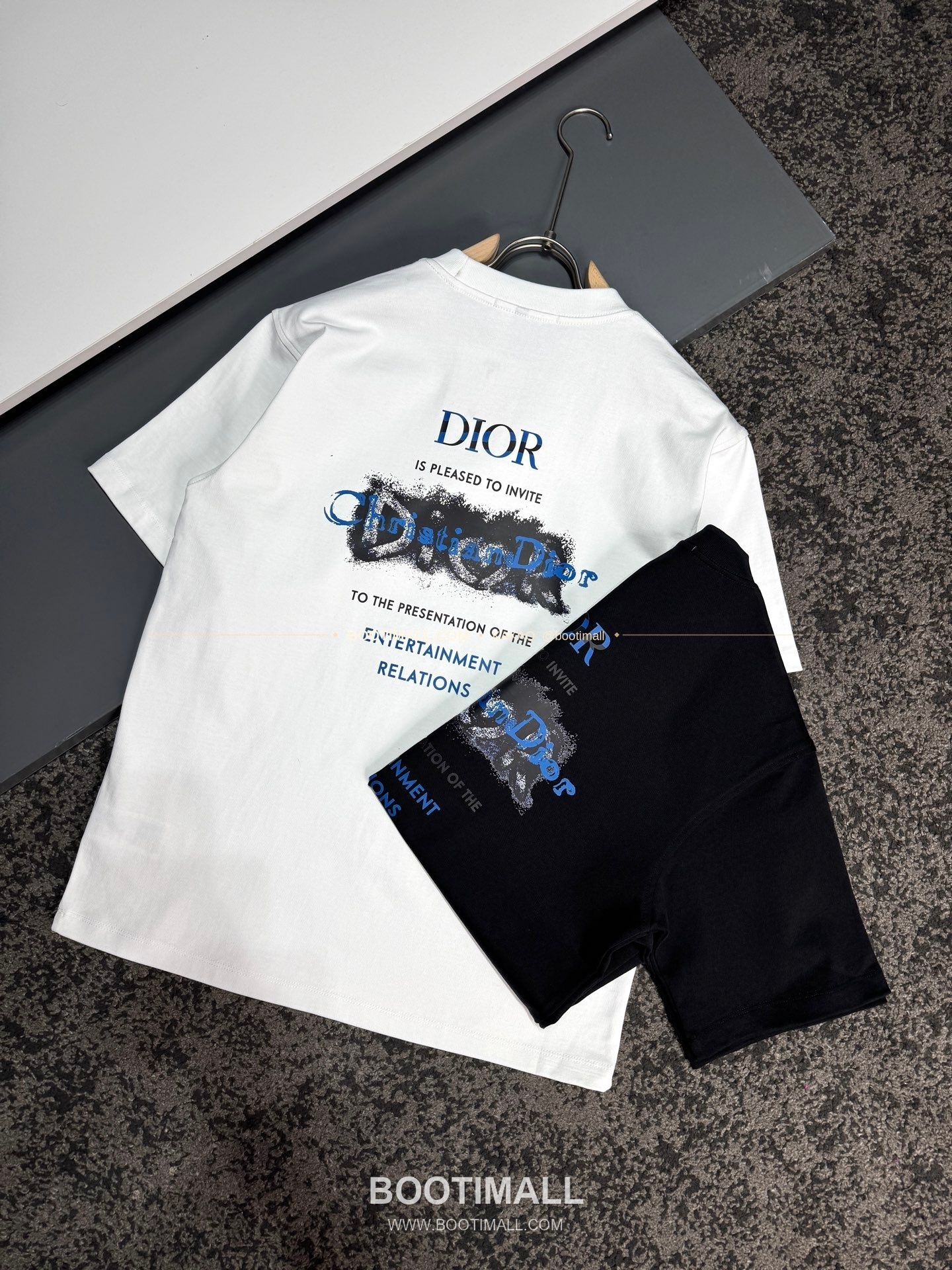 디올 헤비코튼 그래피티 로고 루즈핏 반팔 티셔츠 Dior Heavy Cotton Graffiti Logo Loose Fit T-Shirt AMC6869 8