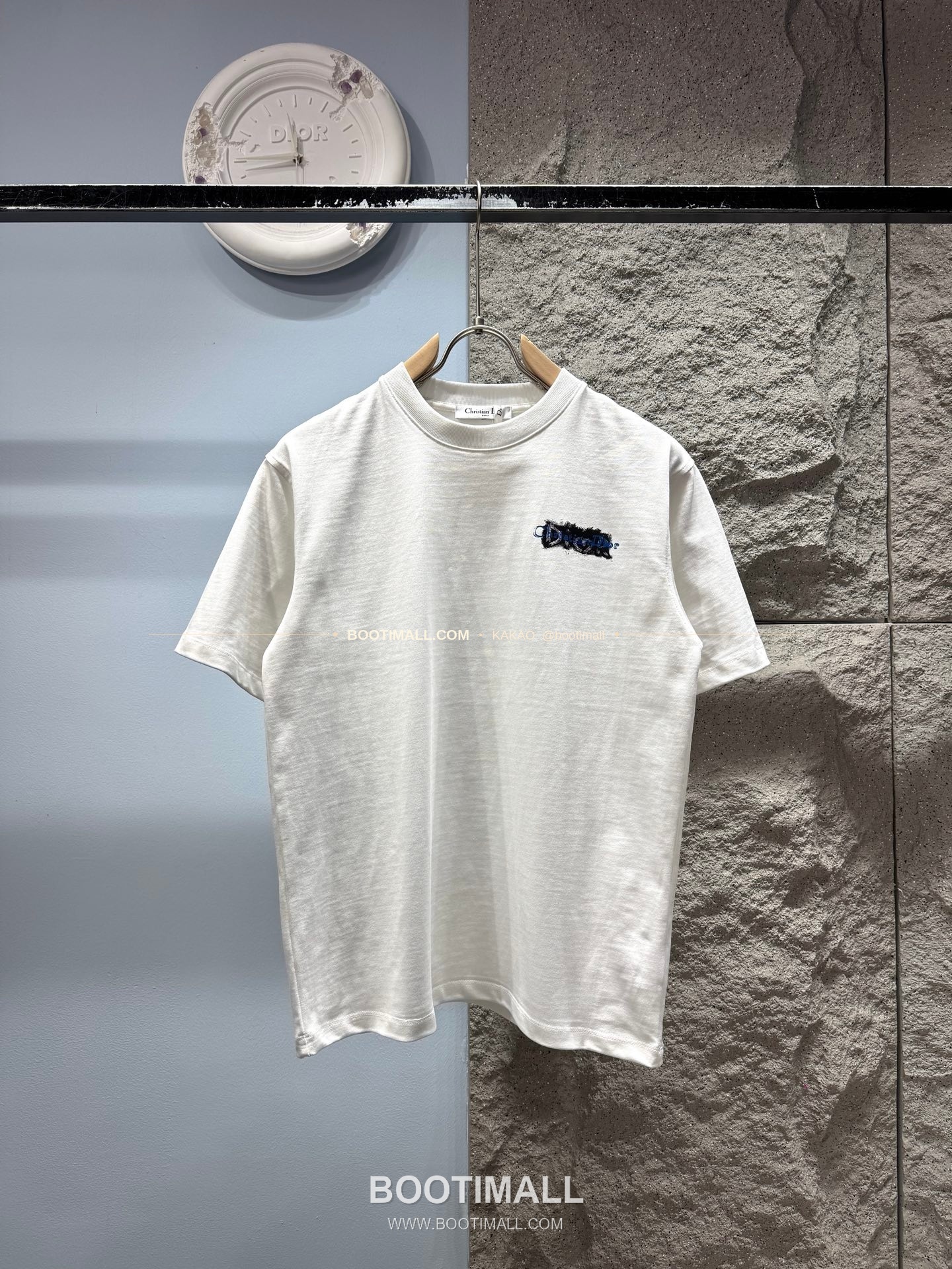 디올 헤비코튼 그래피티 로고 루즈핏 반팔 티셔츠 Dior Heavy Cotton Graffiti Logo Loose Fit T-Shirt AMC6869 10