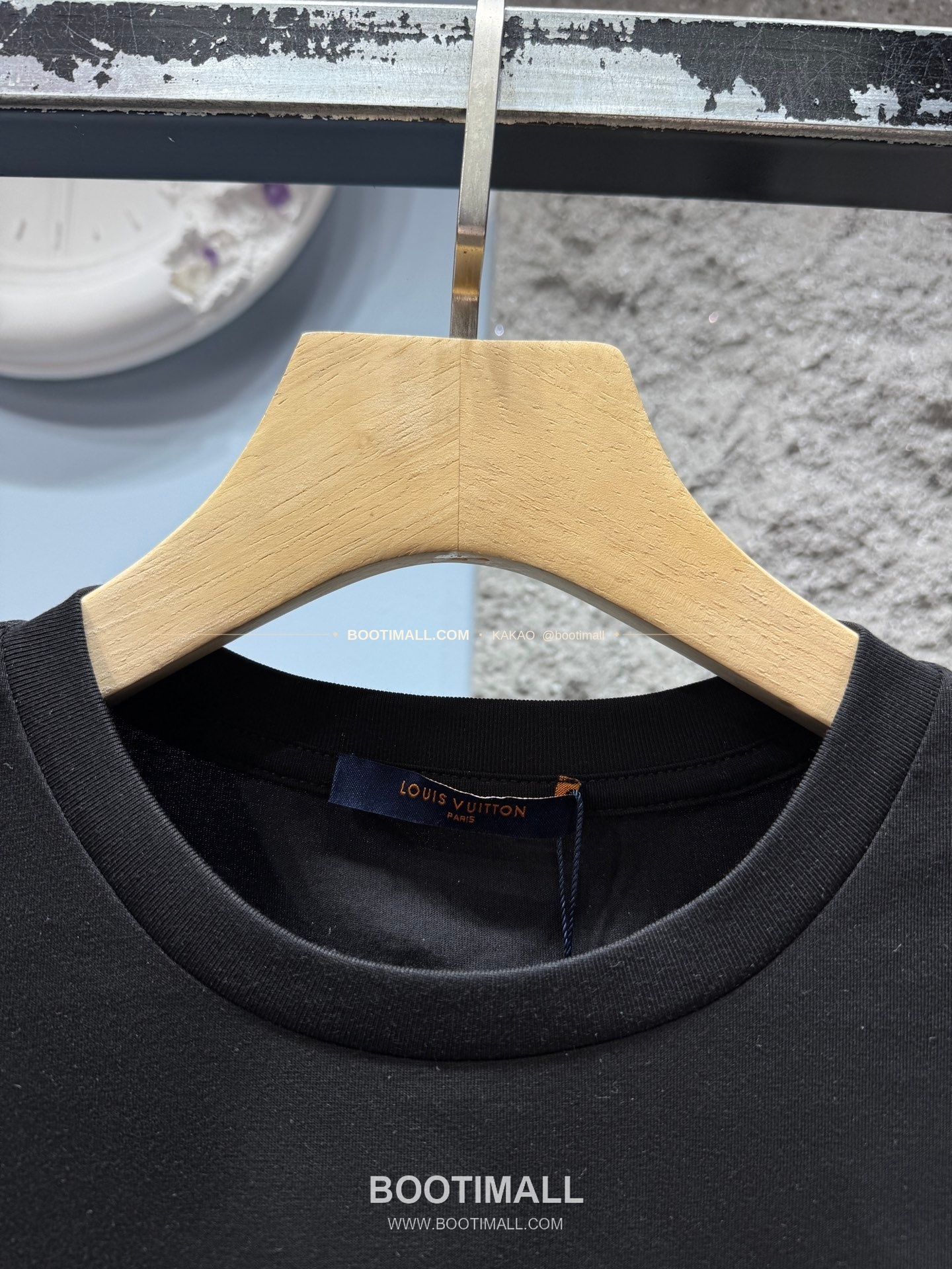 루이비통 소로나 혼방 로고 그래픽 루즈핏 반팔 티셔츠 Louis Vuitton Sorona Blend Logo Graphic Loose Fit T-Shirt XYN33 2