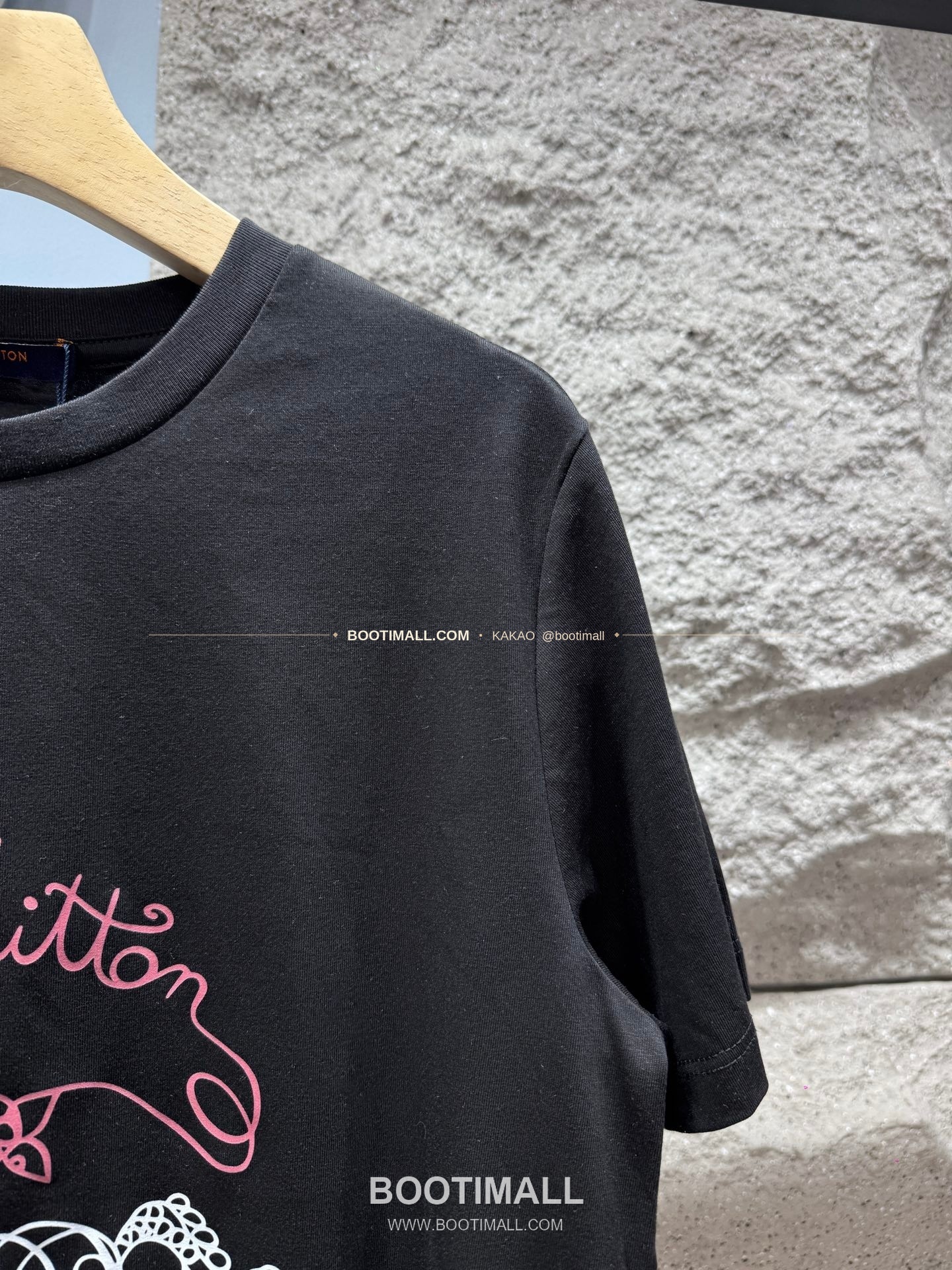 루이비통 소로나 혼방 로고 그래픽 루즈핏 반팔 티셔츠 Louis Vuitton Sorona Blend Logo Graphic Loose Fit T-Shirt XYN33 3