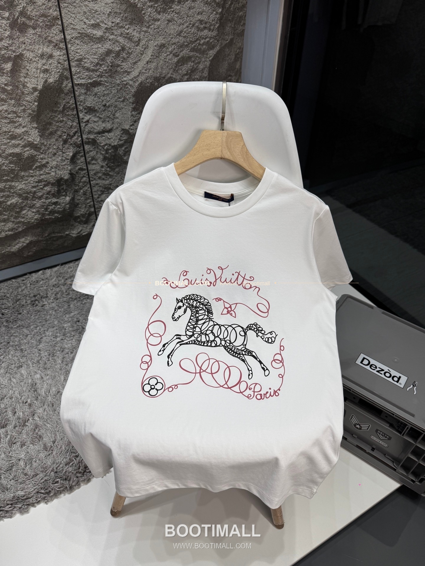 루이비통 소로나 혼방 로고 그래픽 루즈핏 반팔 티셔츠 Louis Vuitton Sorona Blend Logo Graphic Loose Fit T-Shirt XYN33 10