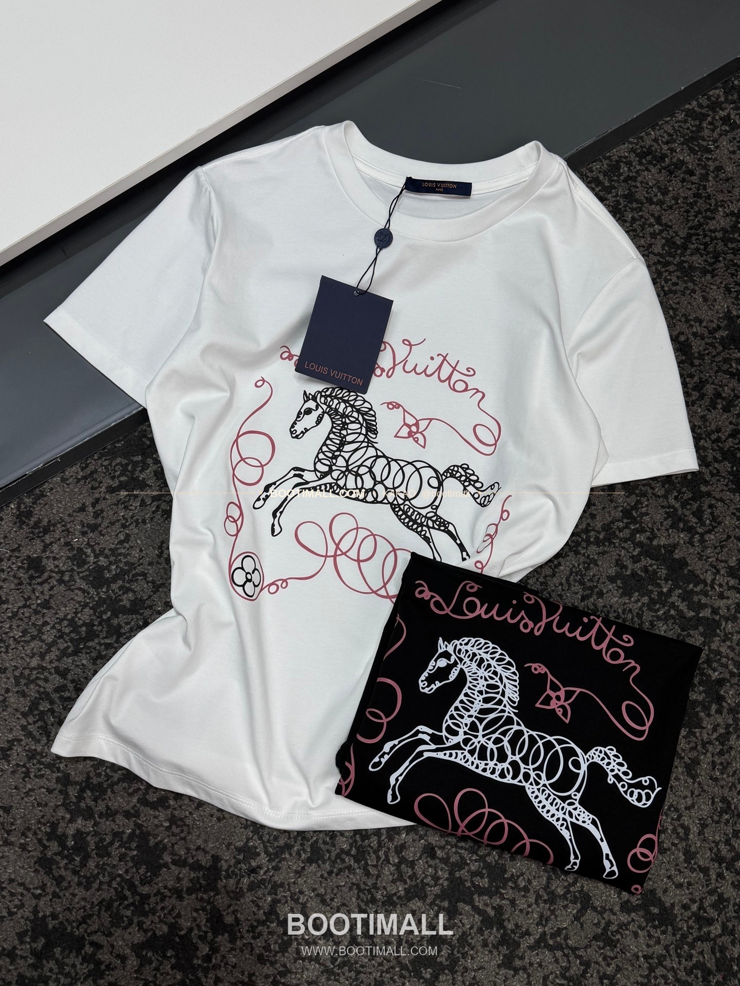 루이비통 소로나 혼방 로고 그래픽 루즈핏 반팔 티셔츠 Louis Vuitton Sorona Blend Logo Graphic Loose Fit T-Shirt XYN33 18