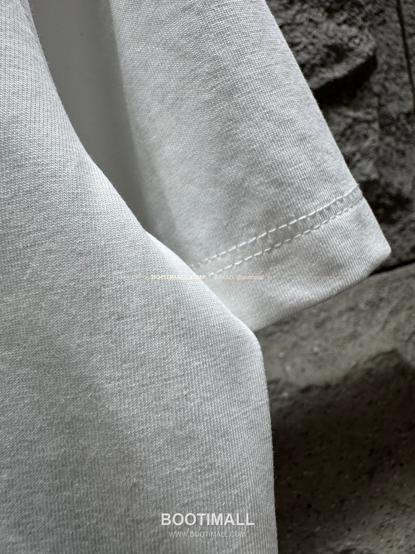 루이비통 소로나 혼방 로고 그래픽 루즈핏 반팔 티셔츠 Louis Vuitton Sorona Blend Logo Graphic Loose Fit T-Shirt XYN33 3