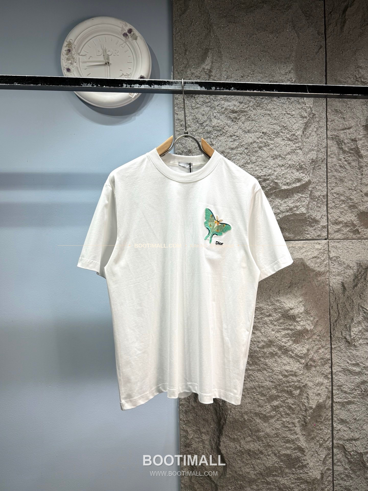 디올 헤비코튼 버터플라이 자수 로고 루즈핏 반팔 티셔츠 Dior Heavy Cotton Butterfly Embroidery Logo Loose Fit T-Shirt AAW98198 5