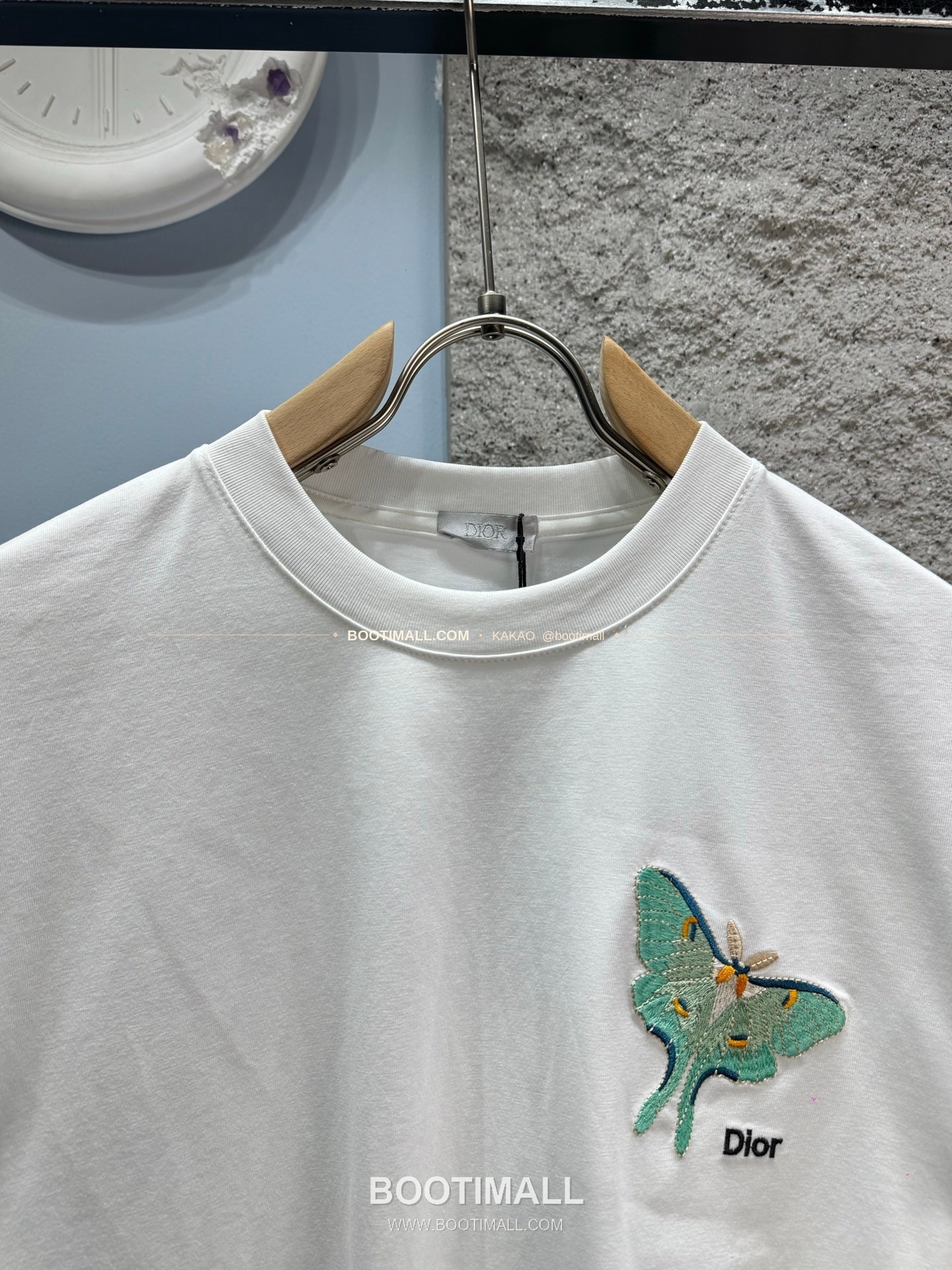 디올 헤비코튼 버터플라이 자수 로고 루즈핏 반팔 티셔츠 Dior Heavy Cotton Butterfly Embroidery Logo Loose Fit T-Shirt AAW98198 6