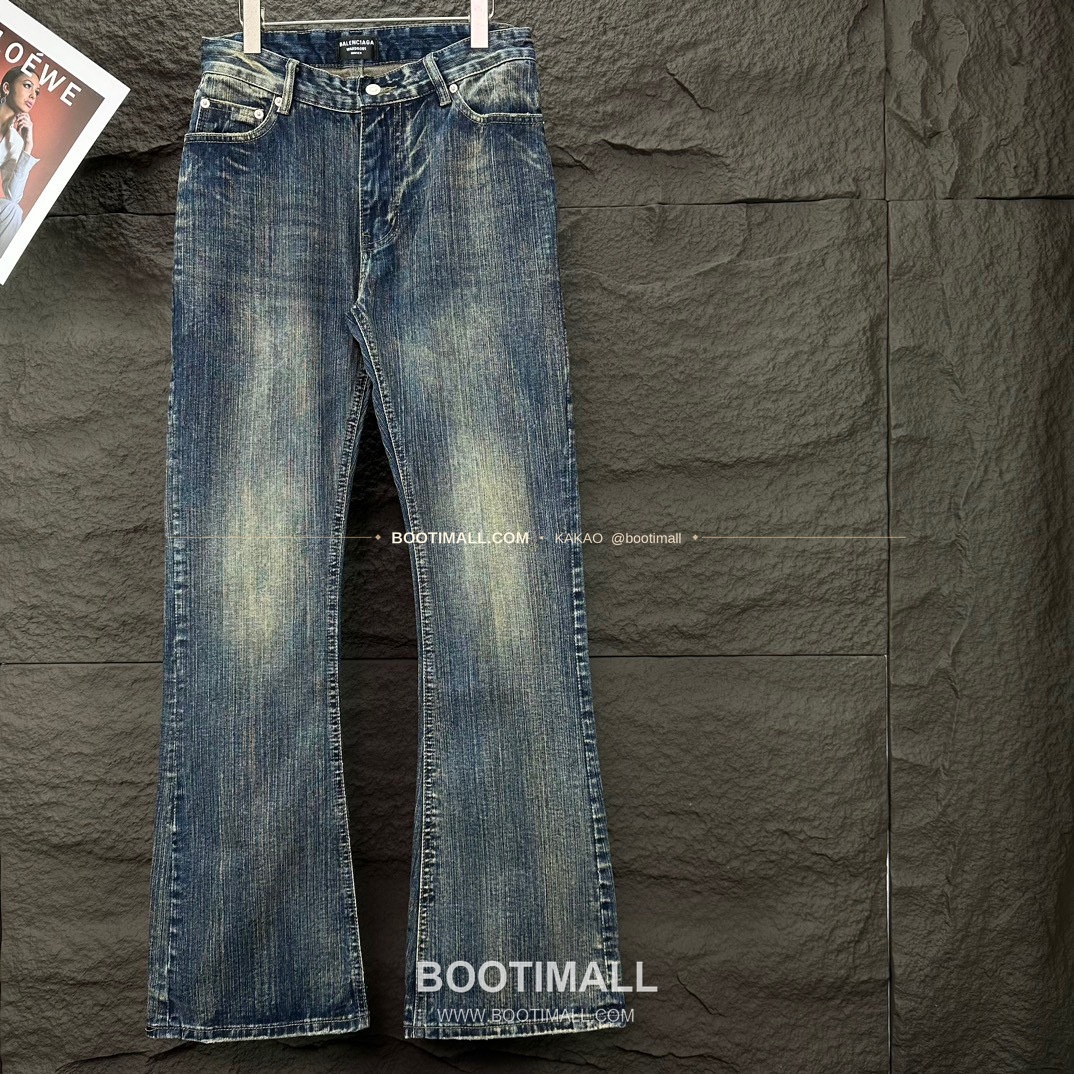 발렌시아가 2026SS 워싱데님 세미부츠컷 루즈핏 롱 팬츠 Balenciaga 2026 SS Washed Denim Semi Bootcut Loose Fit Long Pants 1