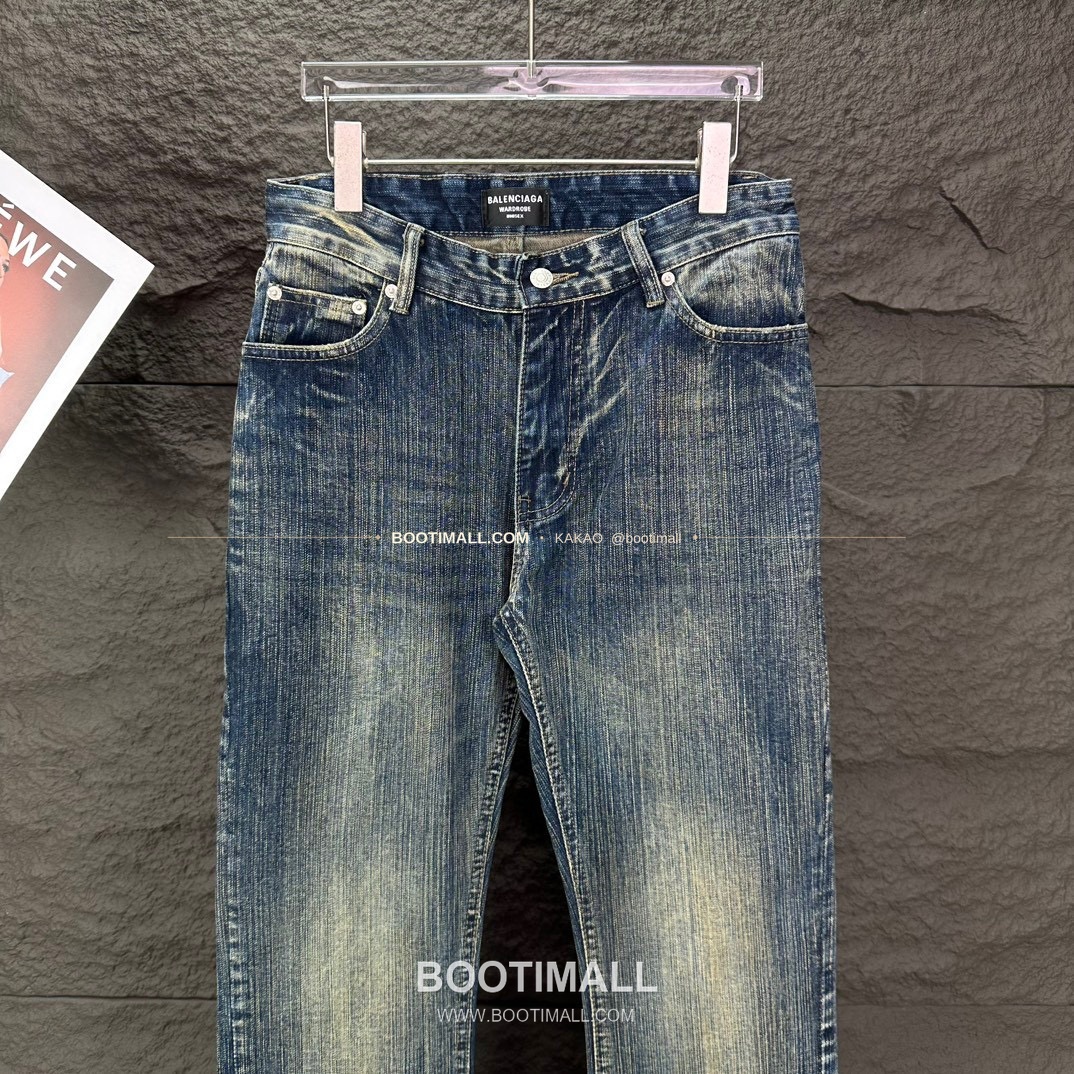 발렌시아가 2026SS 워싱데님 세미부츠컷 루즈핏 롱 팬츠 Balenciaga 2026 SS Washed Denim Semi Bootcut Loose Fit Long Pants 2