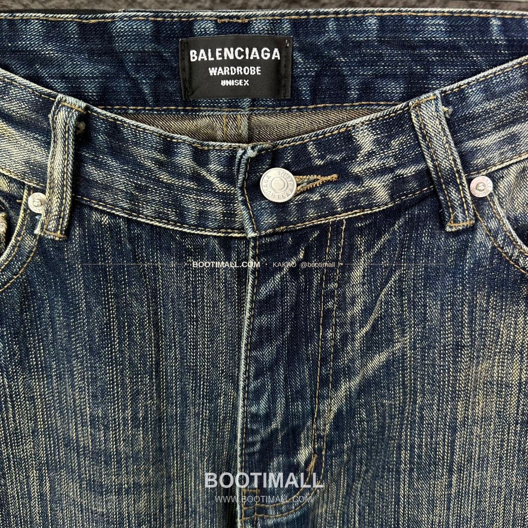 발렌시아가 2026SS 워싱데님 세미부츠컷 루즈핏 롱 팬츠 Balenciaga 2026 SS Washed Denim Semi Bootcut Loose Fit Long Pants 3