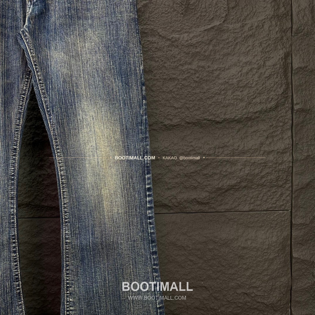 발렌시아가 2026SS 워싱데님 세미부츠컷 루즈핏 롱 팬츠 Balenciaga 2026 SS Washed Denim Semi Bootcut Loose Fit Long Pants 4