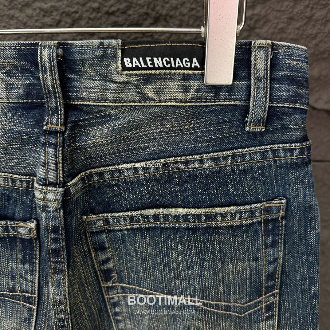 발렌시아가 2026SS 워싱데님 세미부츠컷 루즈핏 롱 팬츠 Balenciaga 2026 SS Washed Denim Semi Bootcut Loose Fit Long Pants 6