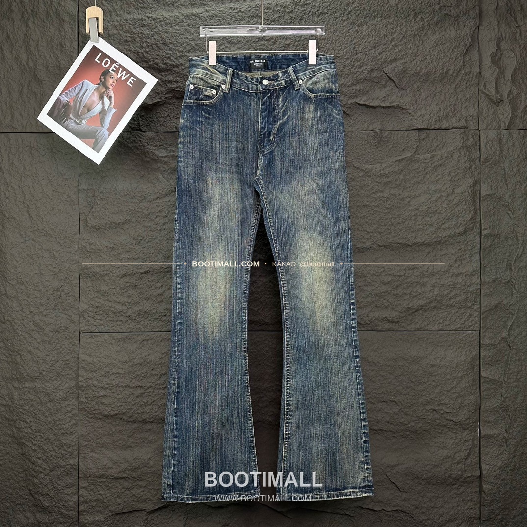 발렌시아가 2026SS 워싱데님 세미부츠컷 루즈핏 롱 팬츠 Balenciaga 2026 SS Washed Denim Semi Bootcut Loose Fit Long Pants 7