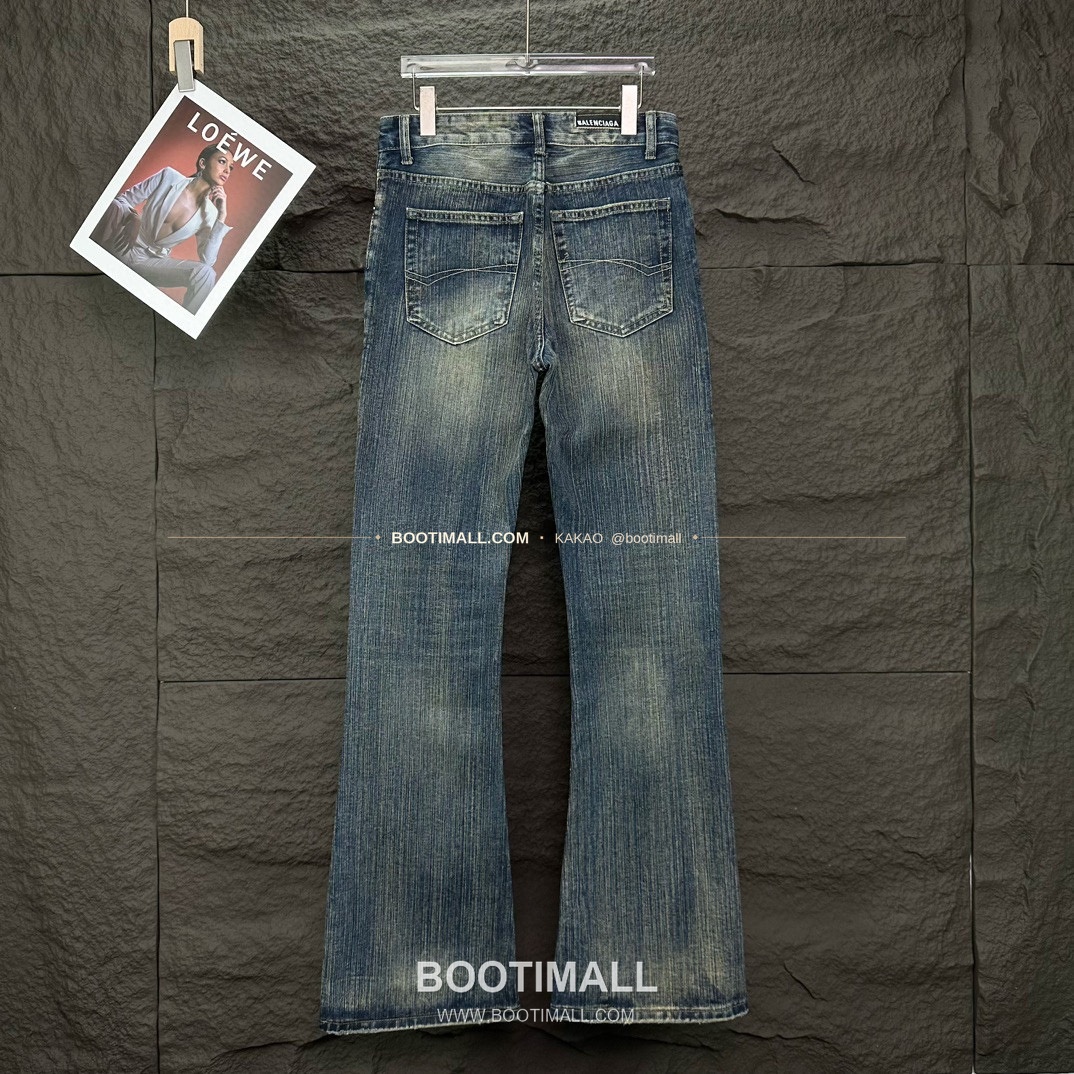 발렌시아가 2026SS 워싱데님 세미부츠컷 루즈핏 롱 팬츠 Balenciaga 2026 SS Washed Denim Semi Bootcut Loose Fit Long Pants 8