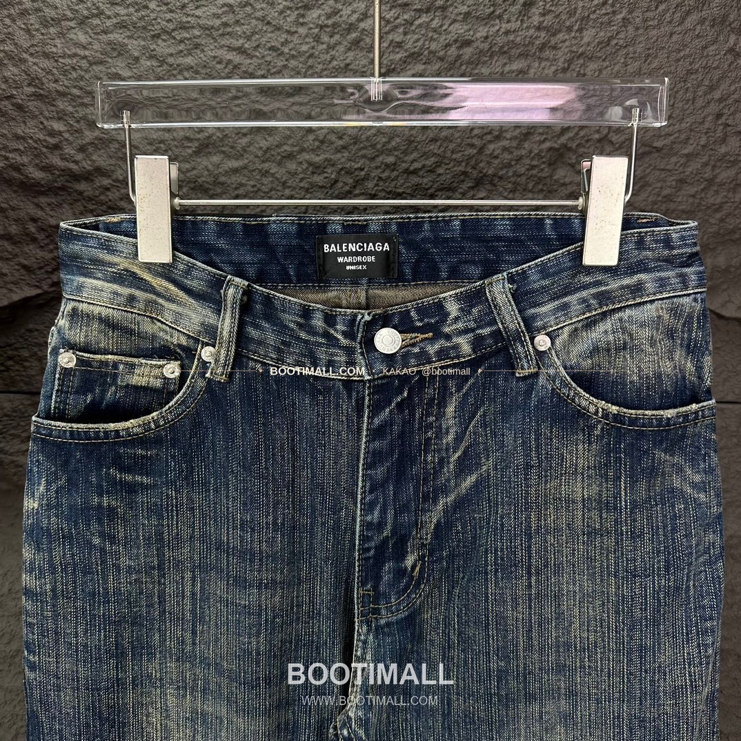 발렌시아가 2026SS 워싱데님 세미부츠컷 루즈핏 롱 팬츠 Balenciaga 2026 SS Washed Denim Semi Bootcut Loose Fit Long Pants 9