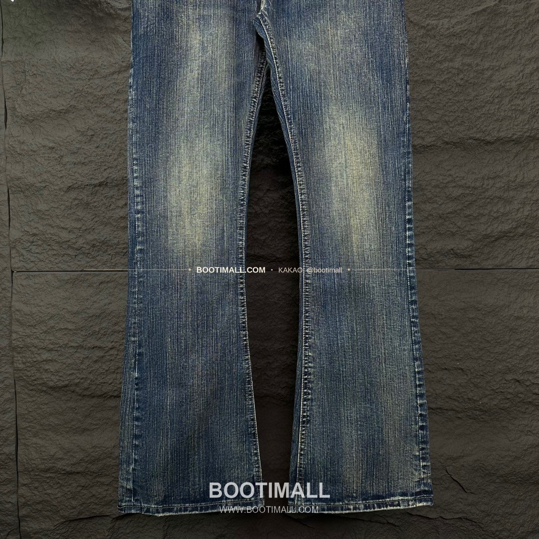발렌시아가 2026SS 워싱데님 세미부츠컷 루즈핏 롱 팬츠 Balenciaga 2026 SS Washed Denim Semi Bootcut Loose Fit Long Pants 12