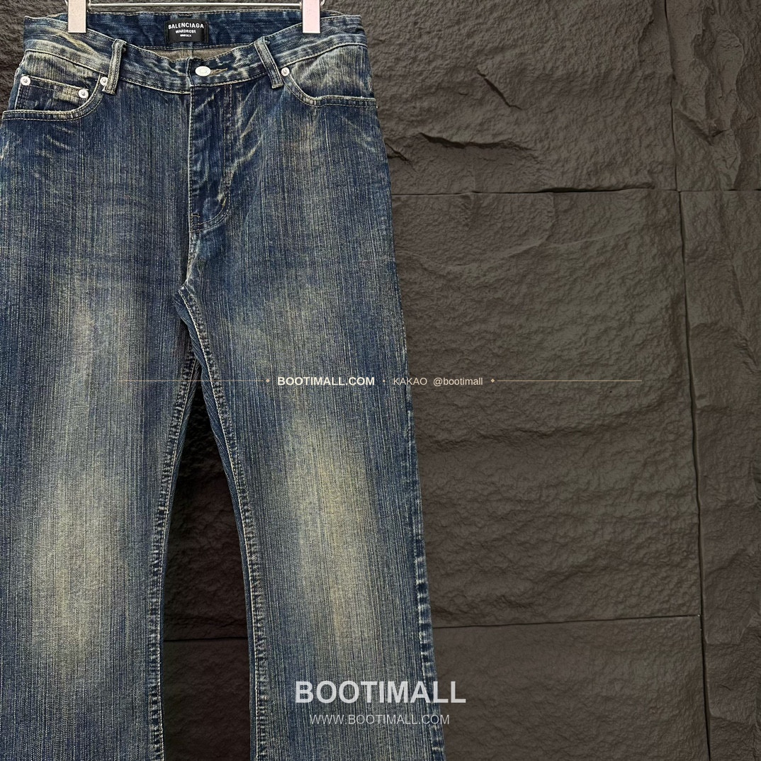 발렌시아가 2026SS 워싱데님 세미부츠컷 루즈핏 롱 팬츠 Balenciaga 2026 SS Washed Denim Semi Bootcut Loose Fit Long Pants 13