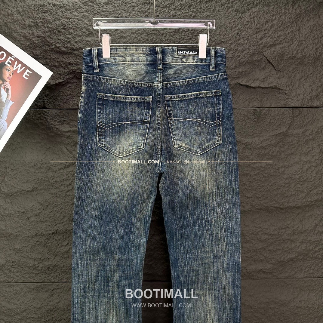 발렌시아가 2026SS 워싱데님 세미부츠컷 루즈핏 롱 팬츠 Balenciaga 2026 SS Washed Denim Semi Bootcut Loose Fit Long Pants 14