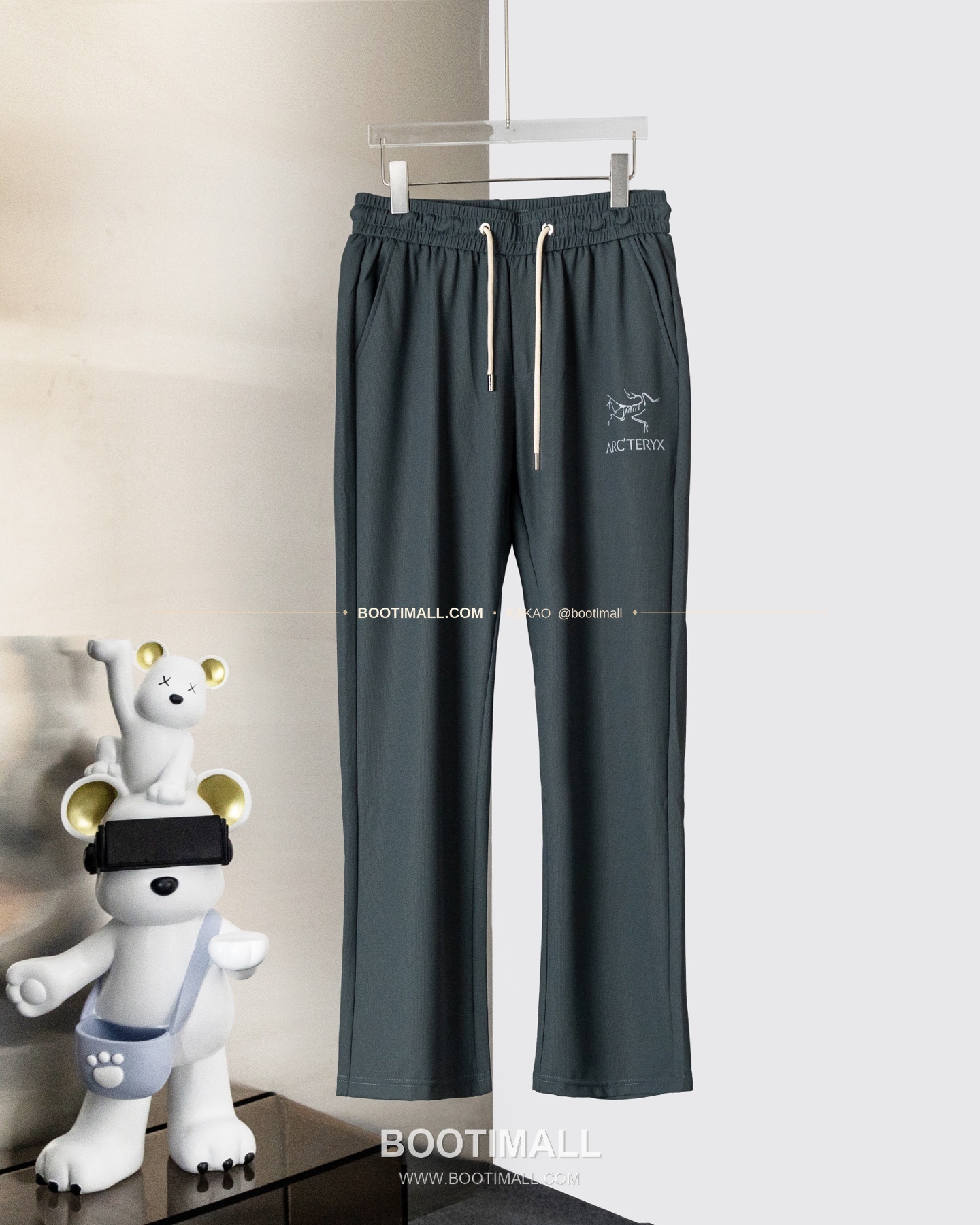 아크테릭스 2026SS 폴리에스터 스판 로고 레귤러핏 롱 팬츠 Arc'teryx 2026 SS Polyester Spandex Logo Regular Fit Long Pants 1