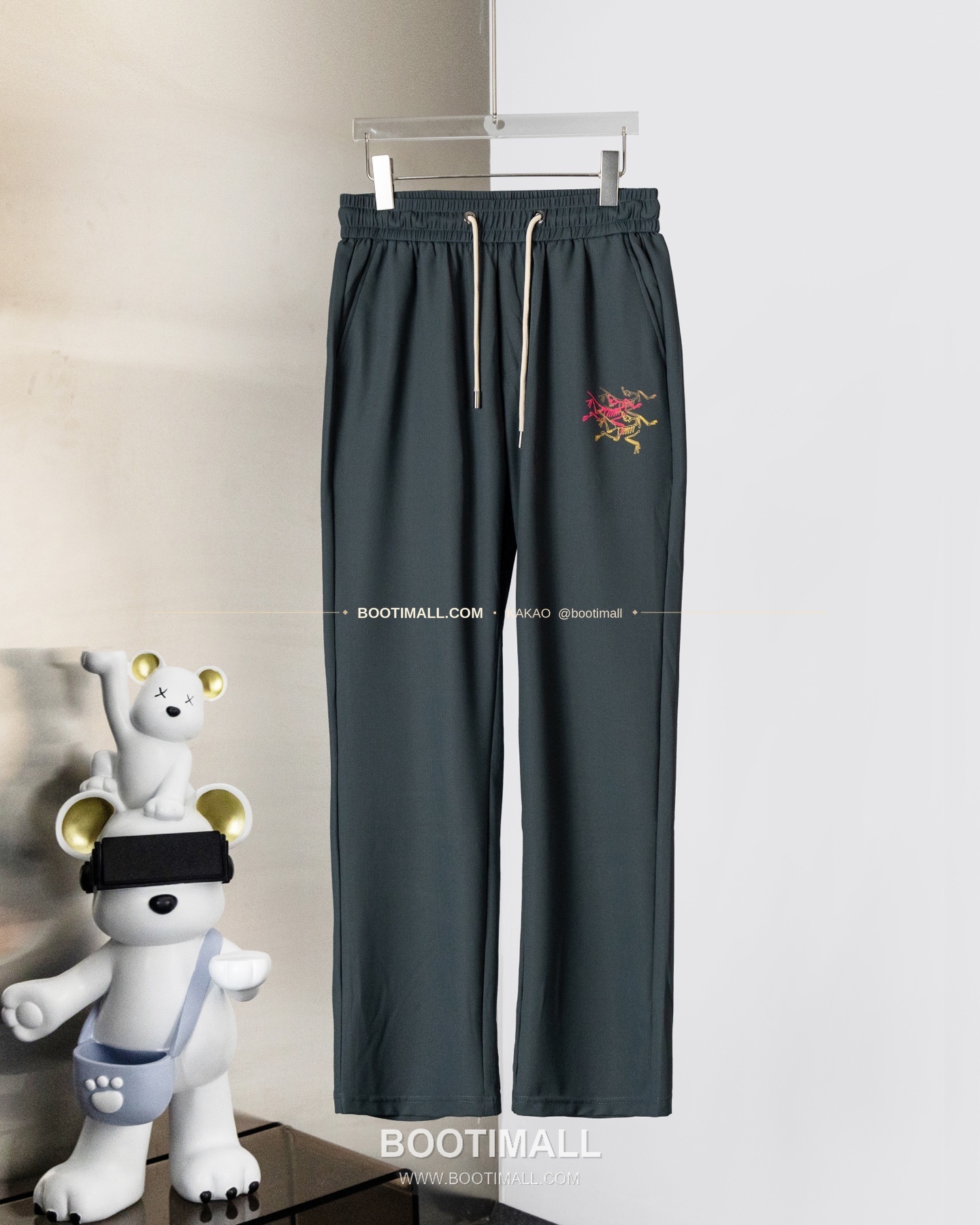 아크테릭스 2026SS 폴리에스터 스판 로고 레귤러핏 롱 팬츠 Arc'teryx 2026 SS Polyester Spandex Logo Regular Fit Long Pants 1