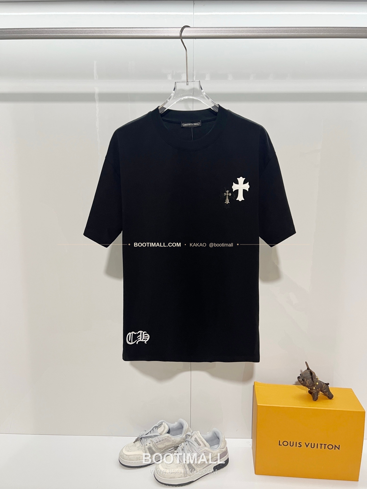크롬하츠 헤비코튼 레더패치 크로스 로고 루즈핏 반팔 티셔츠 Chrome Hearts Heavy Cotton Leather Patch Cross Logo Loose Fit T-Shirt 1