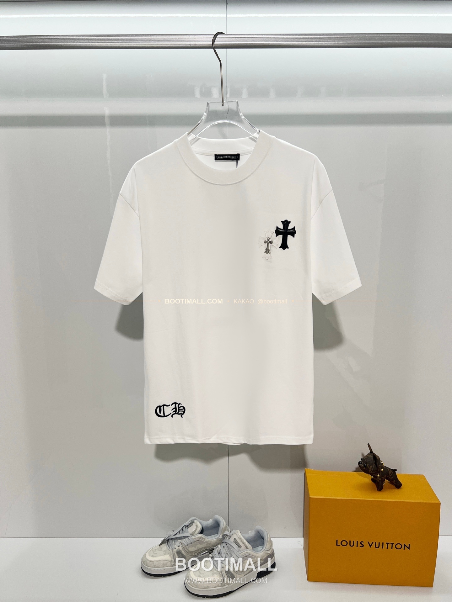 크롬하츠 헤비코튼 레더패치 크로스 로고 루즈핏 반팔 티셔츠 Chrome Hearts Heavy Cotton Leather Patch Cross Logo Loose Fit T-Shirt 1