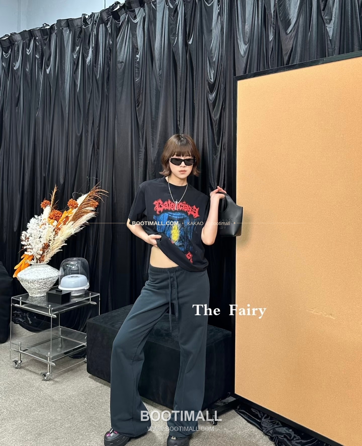 발렌시아가 그래피티 로고 프린트 루즈핏 반팔 티셔츠 Balenciaga Graffiti Logo Print Loose Fit T-Shirt 5