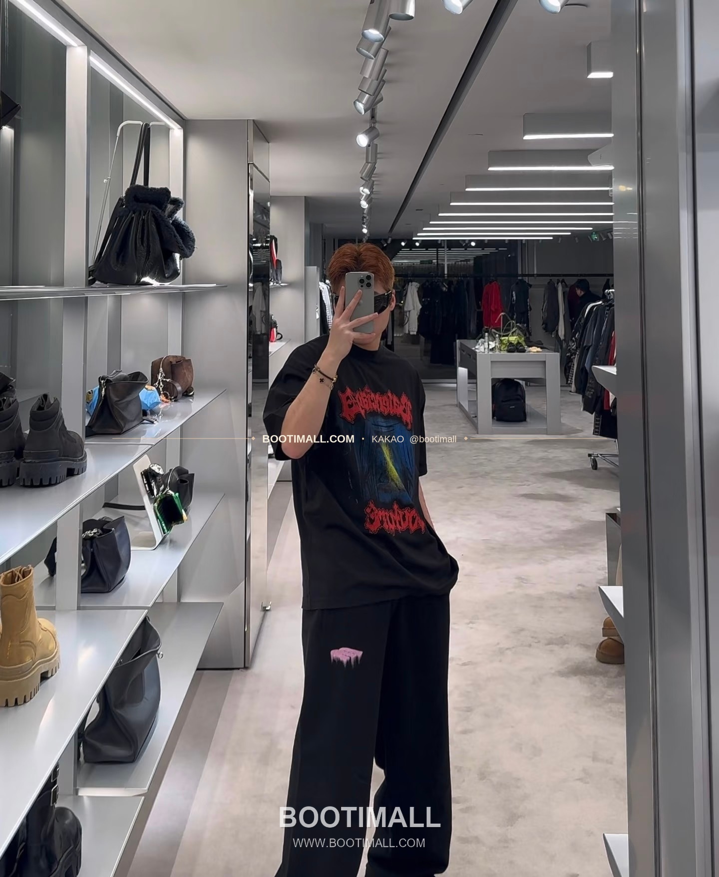 발렌시아가 그래피티 로고 프린트 루즈핏 반팔 티셔츠 Balenciaga Graffiti Logo Print Loose Fit T-Shirt 7