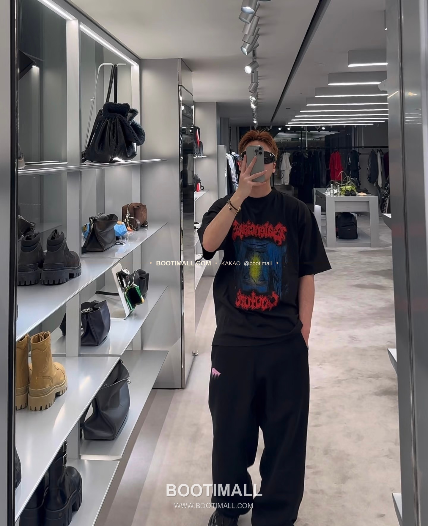 발렌시아가 그래피티 로고 프린트 루즈핏 반팔 티셔츠 Balenciaga Graffiti Logo Print Loose Fit T-Shirt 8