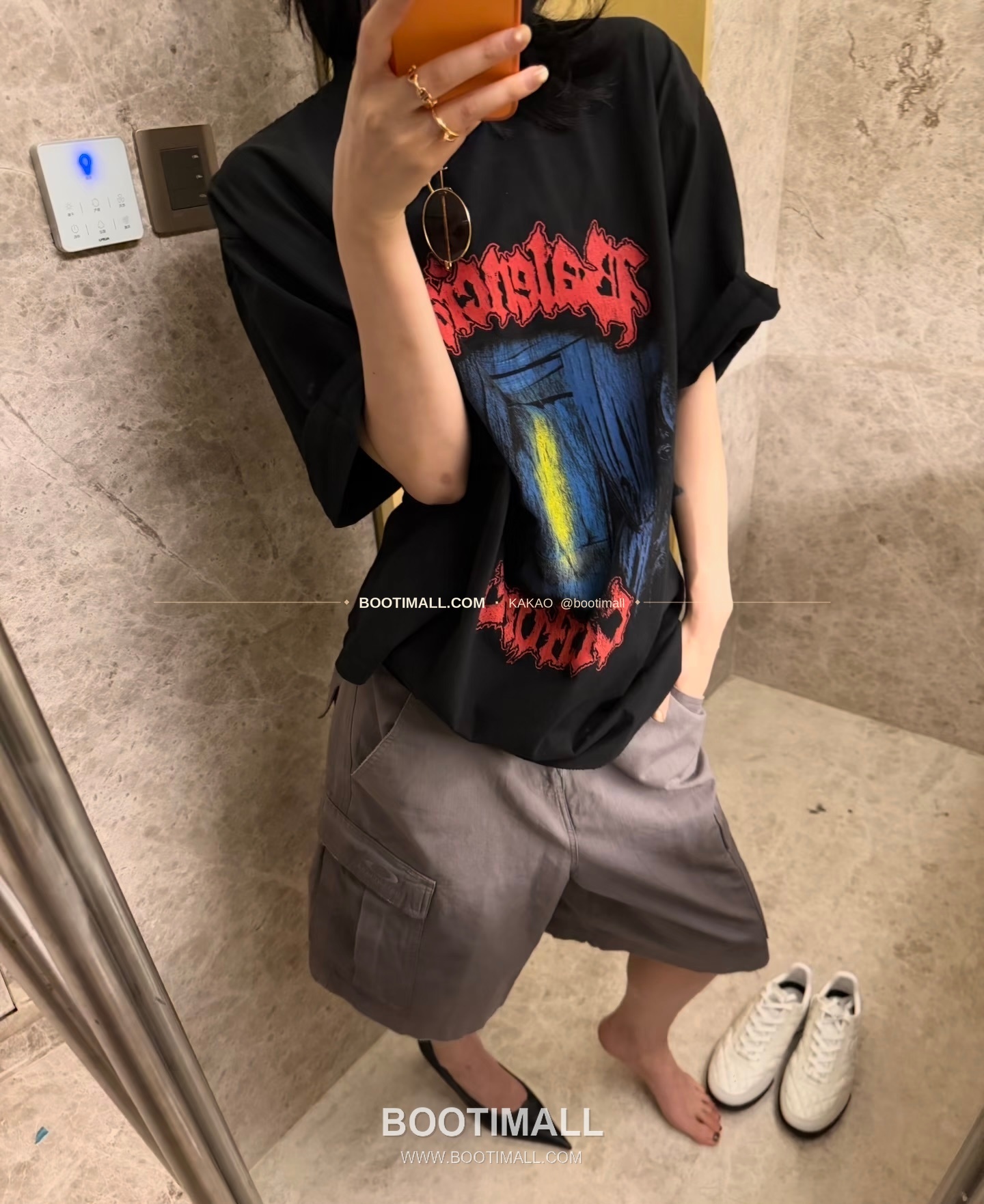 발렌시아가 그래피티 로고 프린트 루즈핏 반팔 티셔츠 Balenciaga Graffiti Logo Print Loose Fit T-Shirt 9