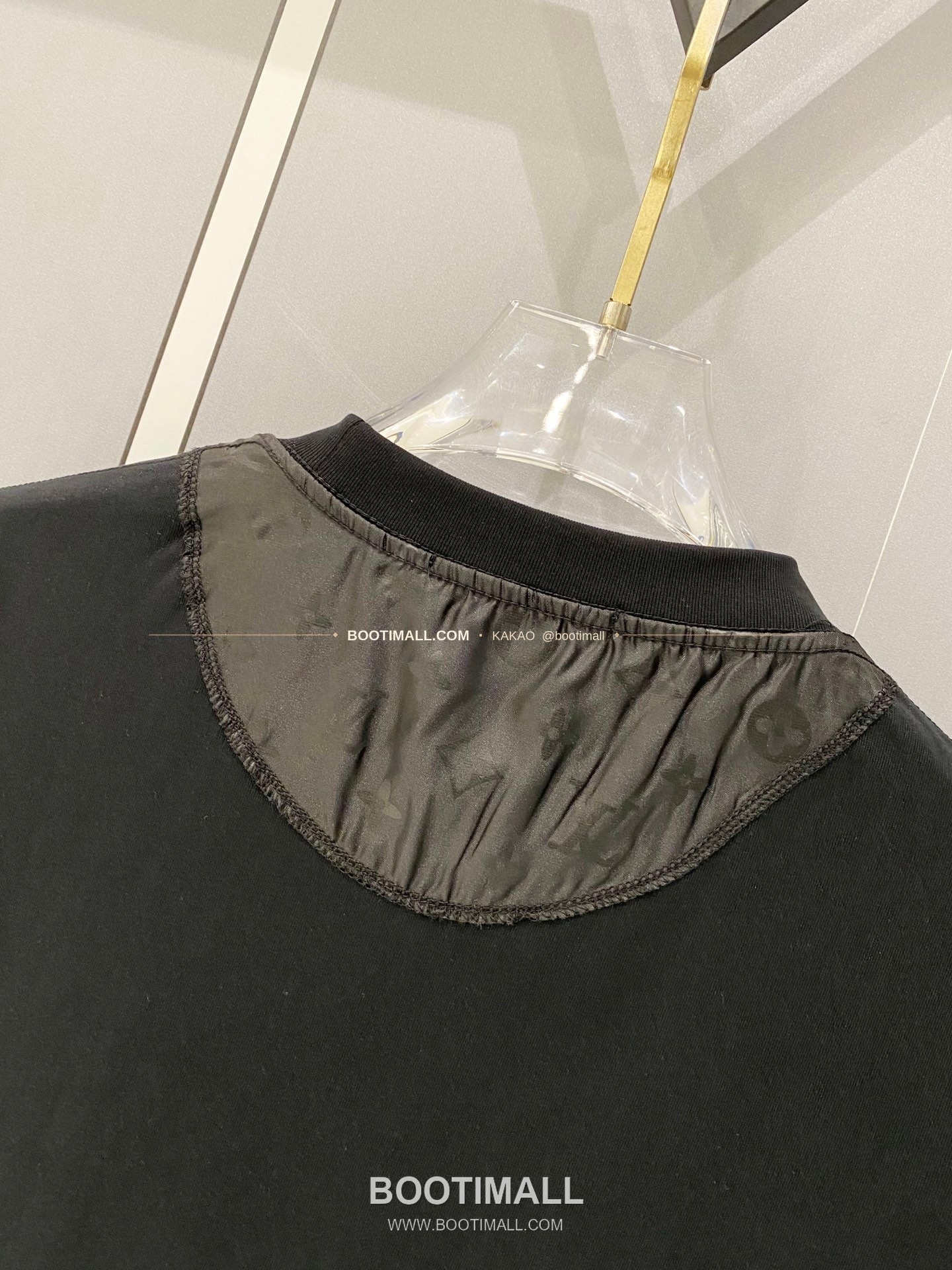 루이비통 2025SS 헤비코튼 포켓로고 루즈핏 반팔 티셔츠 Louis Vuitton 2025 SS Heavy Cotton Pocket Logo Loose Fit Short Sleeve T-Shirt 3