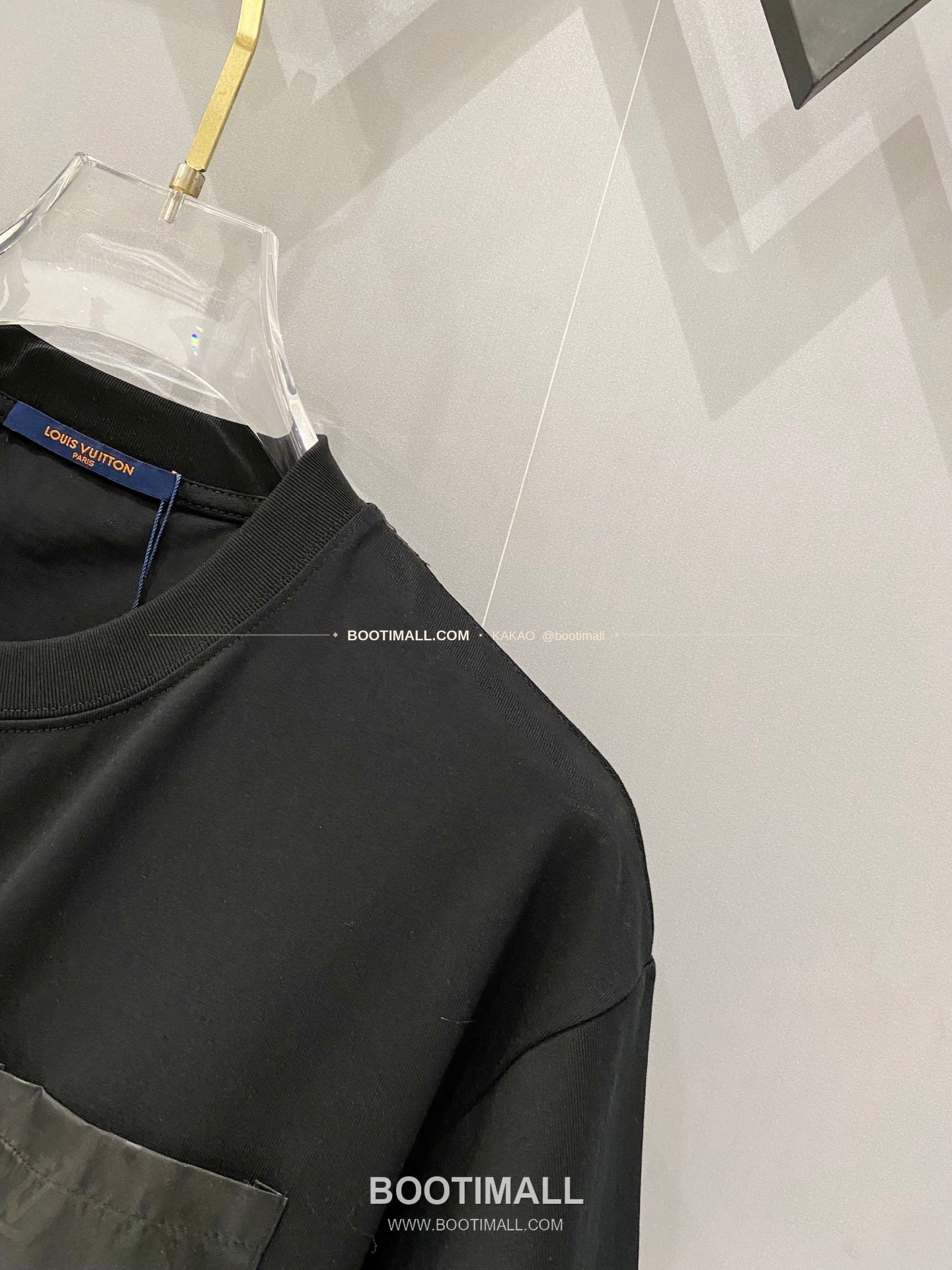 루이비통 2025SS 헤비코튼 포켓로고 루즈핏 반팔 티셔츠 Louis Vuitton 2025 SS Heavy Cotton Pocket Logo Loose Fit Short Sleeve T-Shirt 4