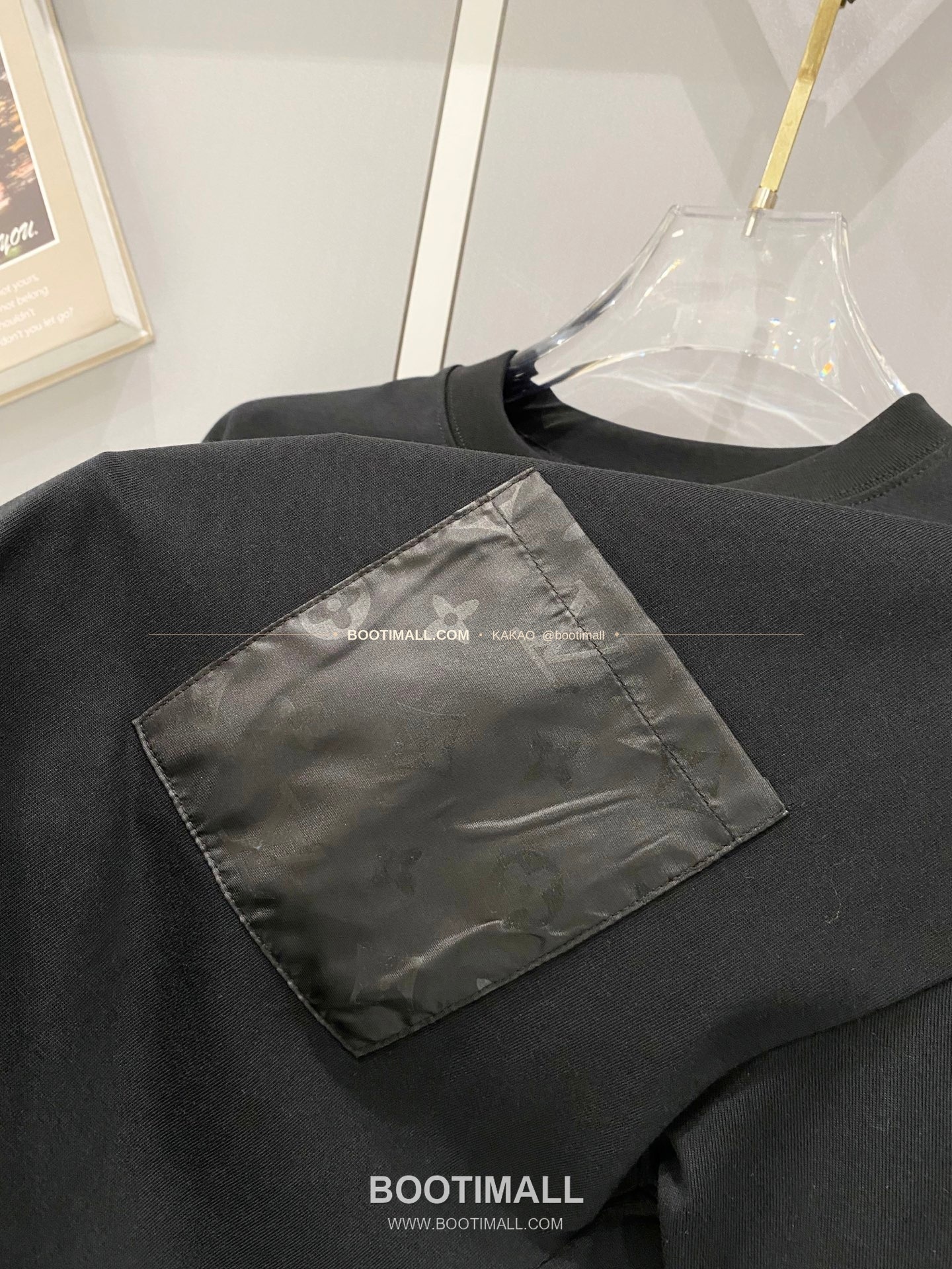 루이비통 2025SS 헤비코튼 포켓로고 루즈핏 반팔 티셔츠 Louis Vuitton 2025 SS Heavy Cotton Pocket Logo Loose Fit Short Sleeve T-Shirt 6