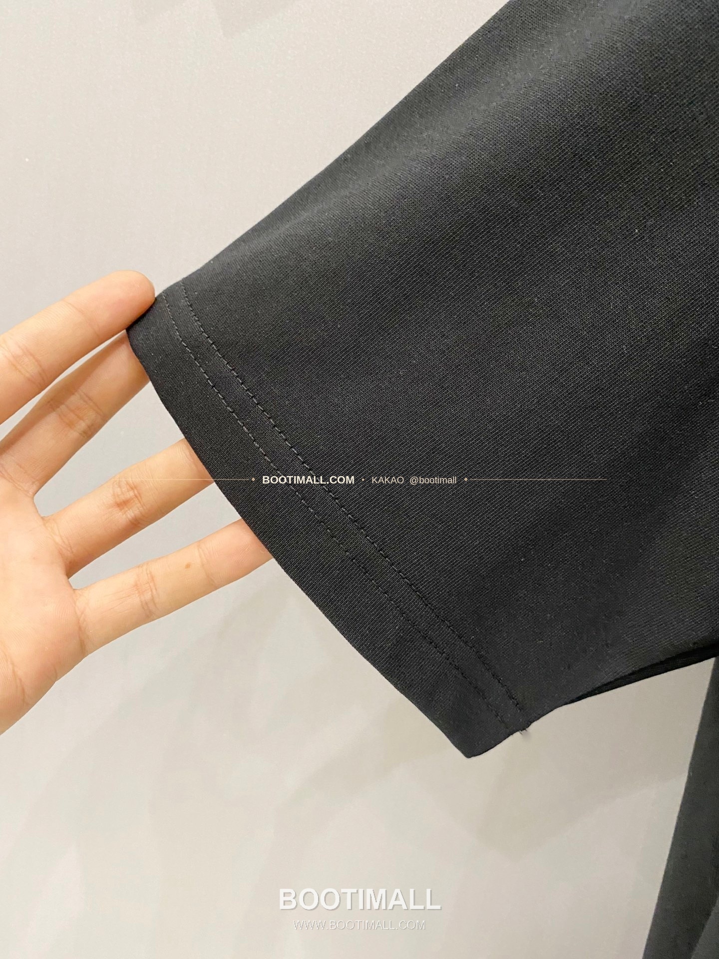 루이비통 2025SS 헤비코튼 포켓로고 루즈핏 반팔 티셔츠 Louis Vuitton 2025 SS Heavy Cotton Pocket Logo Loose Fit Short Sleeve T-Shirt 7