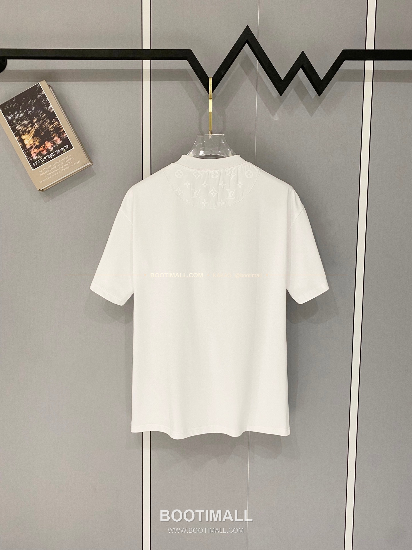 루이비통 2025SS 헤비코튼 포켓로고 루즈핏 반팔 티셔츠 Louis Vuitton 2025 SS Heavy Cotton Pocket Logo Loose Fit Short Sleeve T-Shirt 2