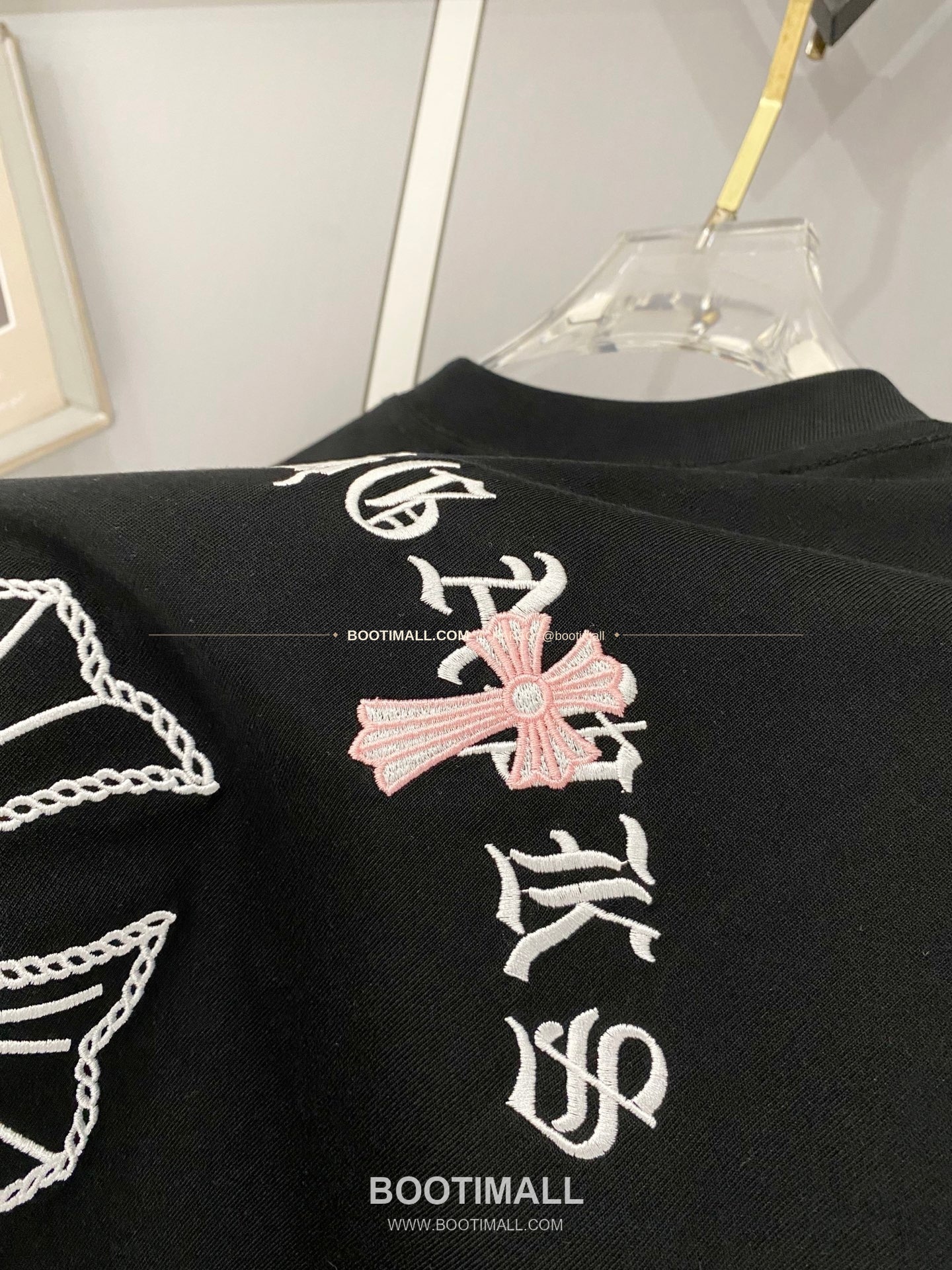 크롬하츠 2026SS 헤비코튼 크로스로고자수 루즈핏 반팔 티셔츠 Chrome Hearts 2026 SS Heavy Cotton Cross Logo Embroidery Loose Fit Short Sleeve T-Shirt 3