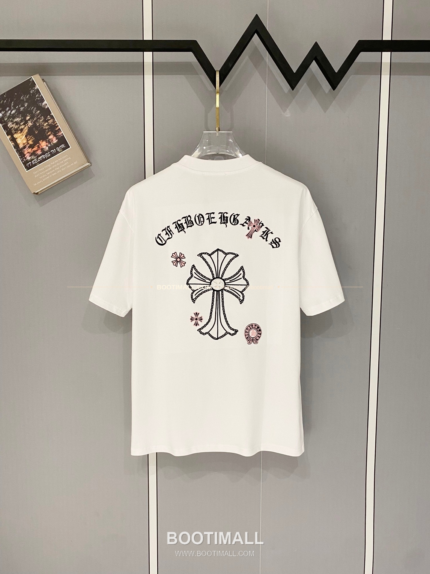 크롬하츠 2026SS 헤비코튼 크로스로고자수 루즈핏 반팔 티셔츠 Chrome Hearts 2026 SS Heavy Cotton Cross Logo Embroidery Loose Fit Short Sleeve T-Shirt 2