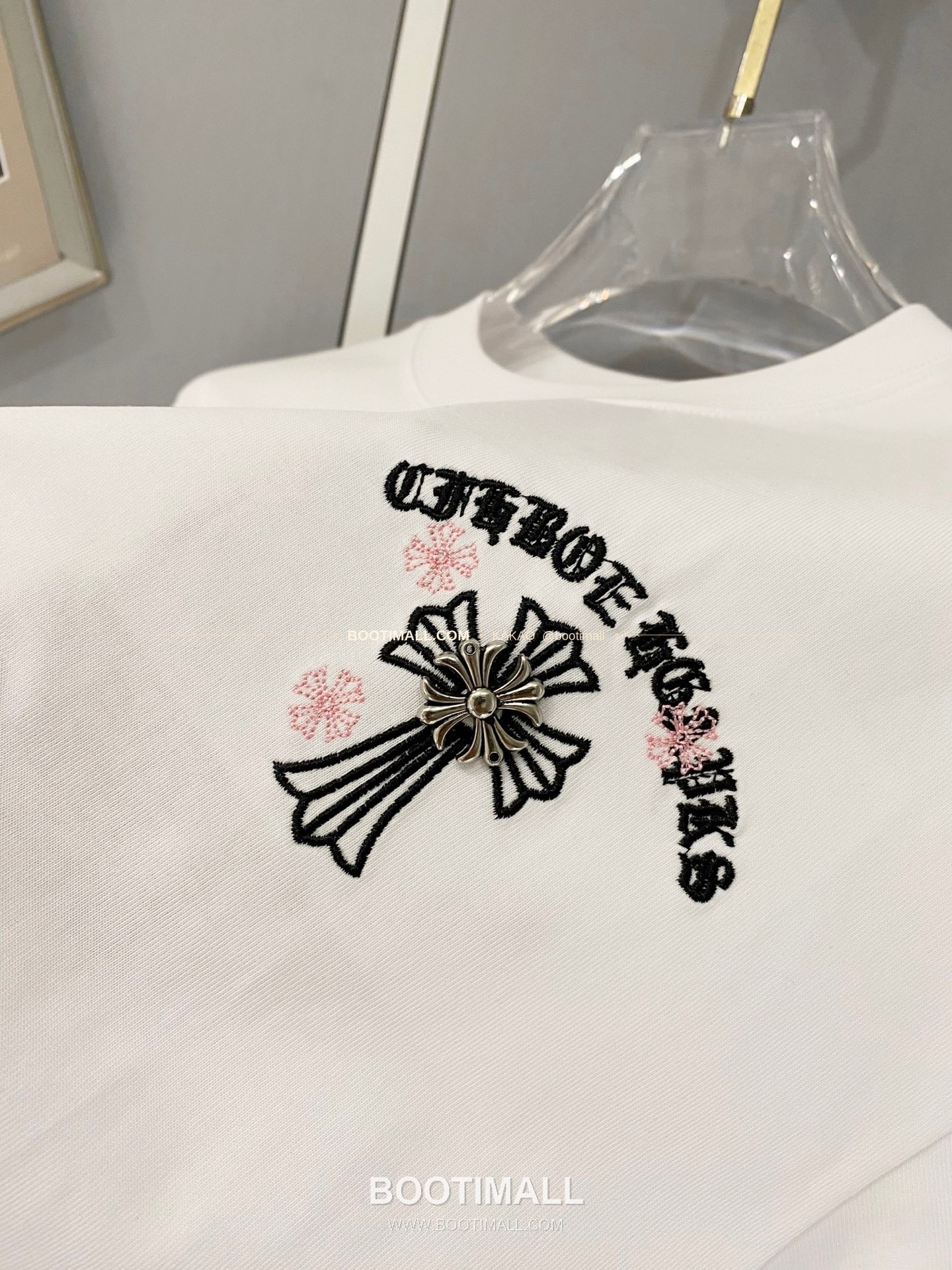 크롬하츠 2026SS 헤비코튼 크로스로고자수 루즈핏 반팔 티셔츠 Chrome Hearts 2026 SS Heavy Cotton Cross Logo Embroidery Loose Fit Short Sleeve T-Shirt 8