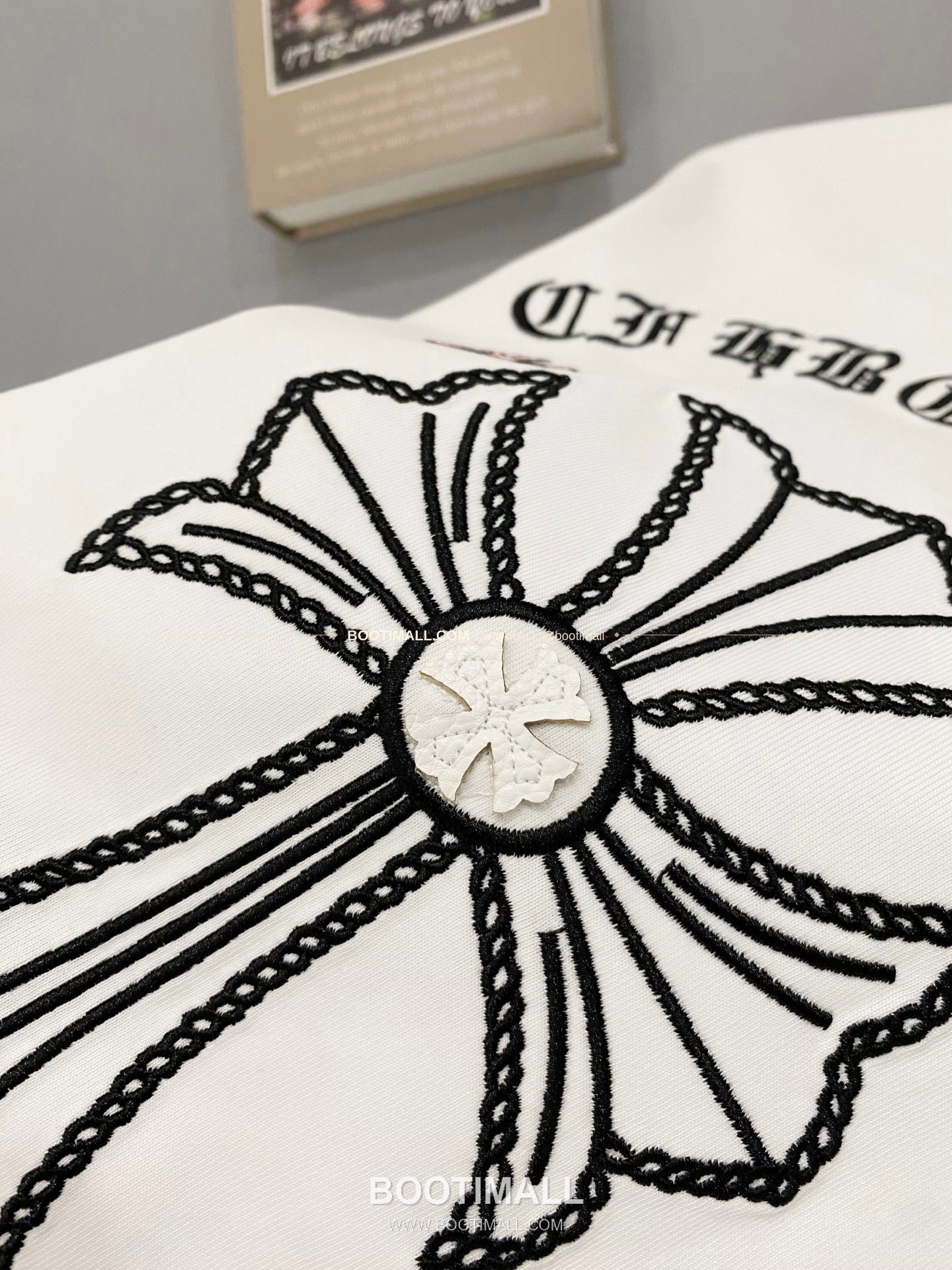 크롬하츠 2026SS 헤비코튼 크로스로고자수 루즈핏 반팔 티셔츠 Chrome Hearts 2026 SS Heavy Cotton Cross Logo Embroidery Loose Fit Short Sleeve T-Shirt 9