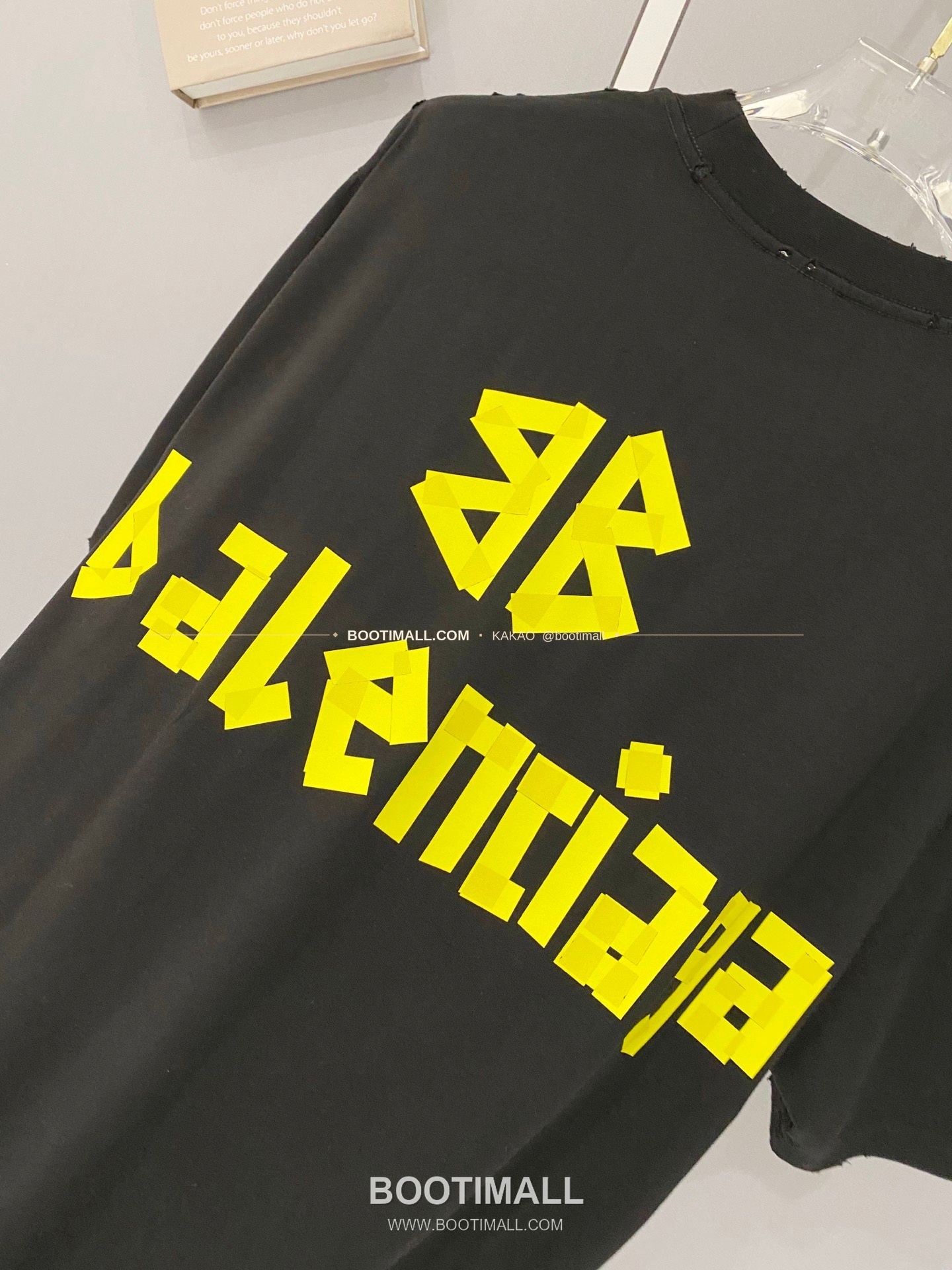 발렌시아가 2026SS 헤비코튼 테이프로고 디스트레스 루즈핏 반팔 티셔츠 Balenciaga 2026 SS Heavy Cotton Tape Logo Distressed Loose Fit Short Sleeve T-Shirt 3