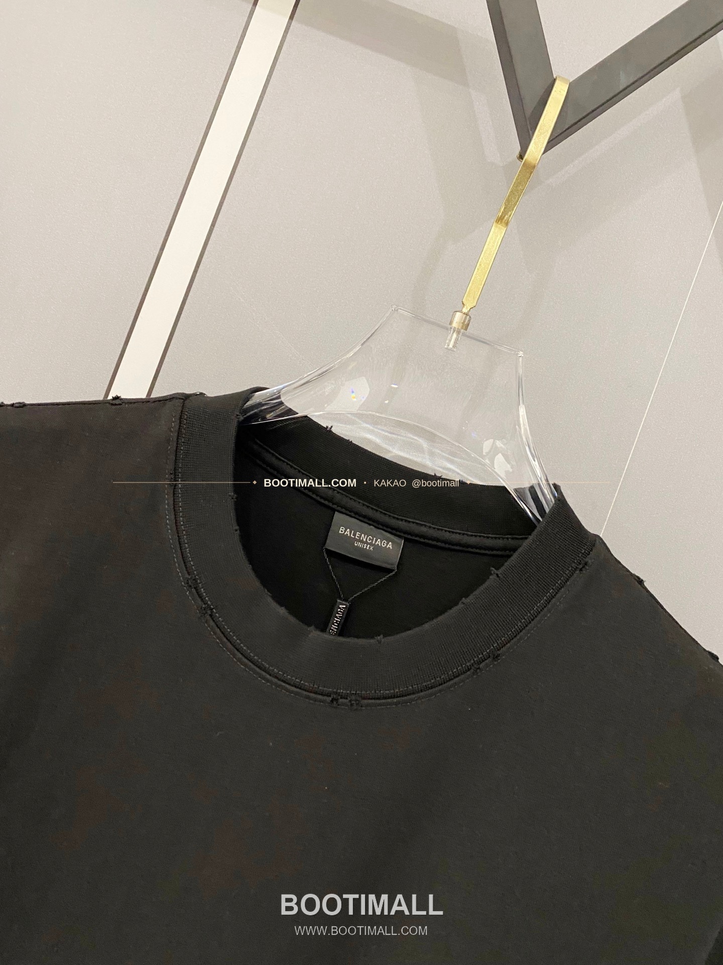 발렌시아가 2026SS 헤비코튼 테이프로고 디스트레스 루즈핏 반팔 티셔츠 Balenciaga 2026 SS Heavy Cotton Tape Logo Distressed Loose Fit Short Sleeve T-Shirt 5