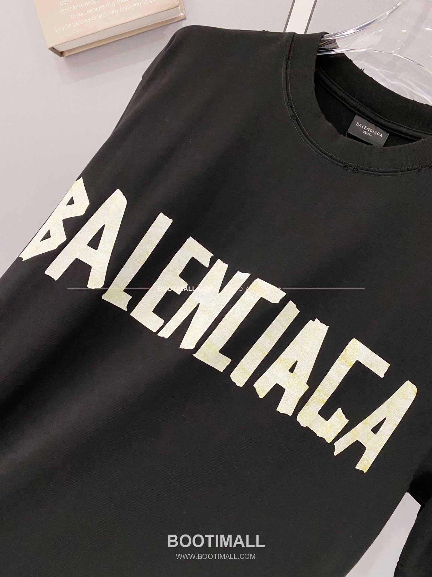 발렌시아가 2026SS 헤비코튼 테이프로고 디스트레스 루즈핏 반팔 티셔츠 Balenciaga 2026 SS Heavy Cotton Tape Logo Distressed Loose Fit Short Sleeve T-Shirt 6