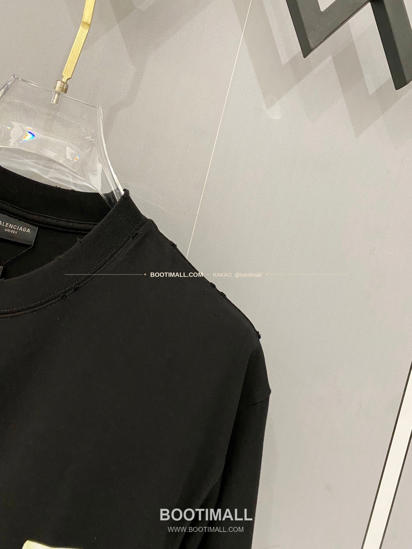 발렌시아가 2026SS 헤비코튼 테이프로고 디스트레스 루즈핏 반팔 티셔츠 Balenciaga 2026 SS Heavy Cotton Tape Logo Distressed Loose Fit Short Sleeve T-Shirt 7